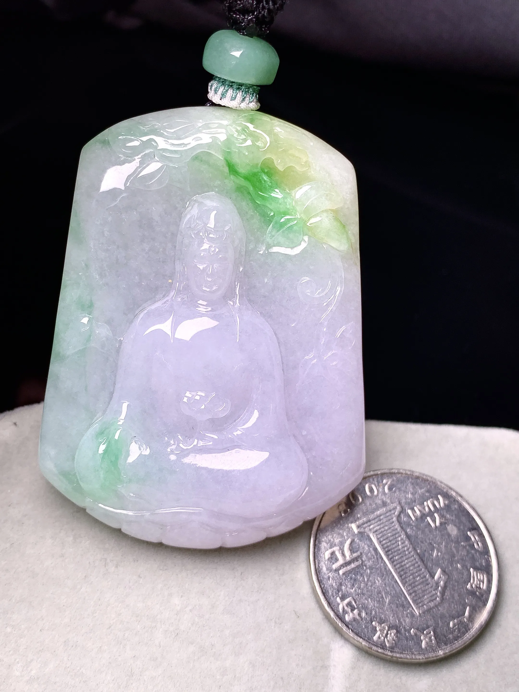 飘黄绿观音菩萨吊坠 玉质细腻 色泽艳丽清新 整体尺寸54.2*40.8*9.8