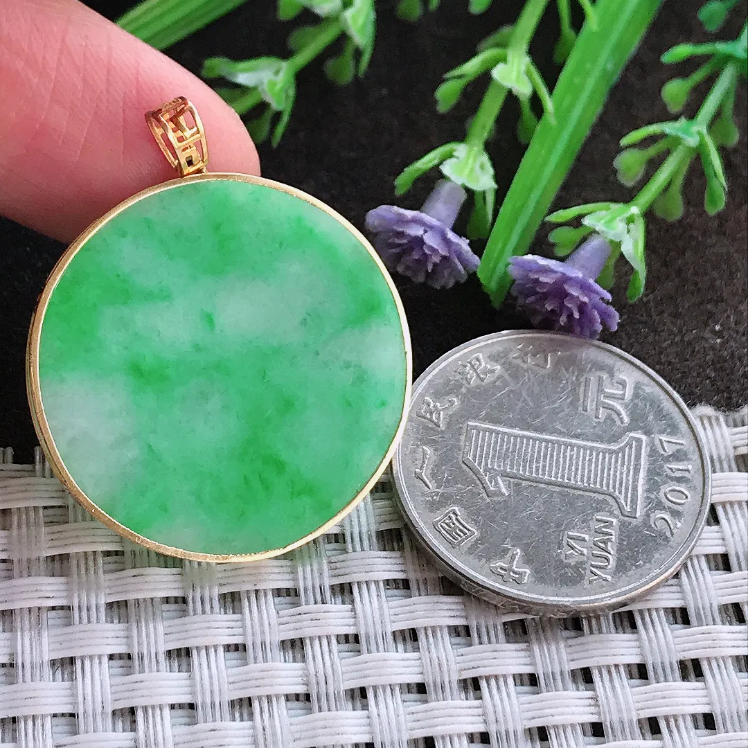 实拍A货翡翠28/2.3老坑18k金镶嵌温润飘阳绿无事牌圆牌吊坠翡翠挂件