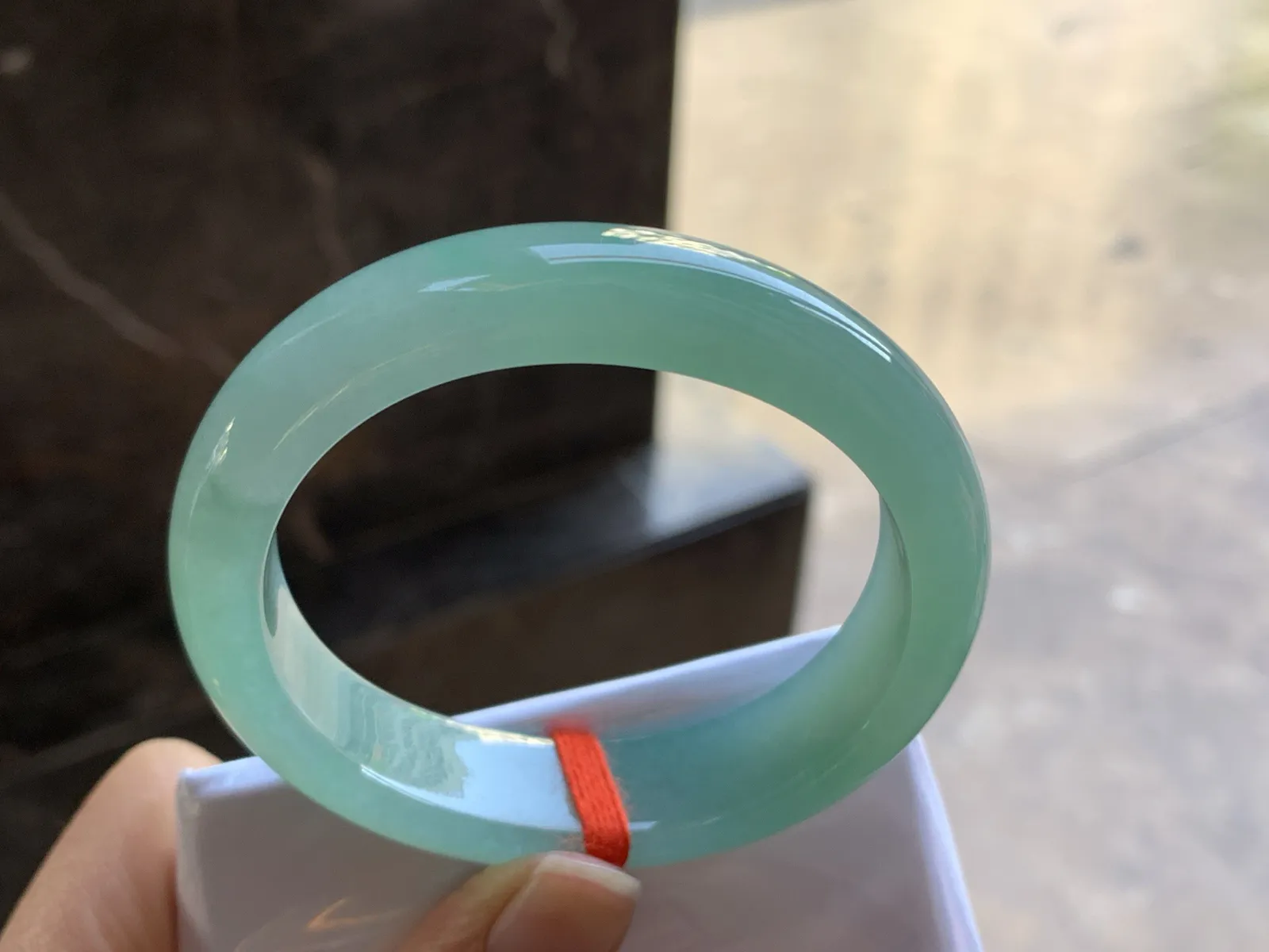 54.5-14-8.5

晴绿贵妃手镯^_^清新 正圈52可以带