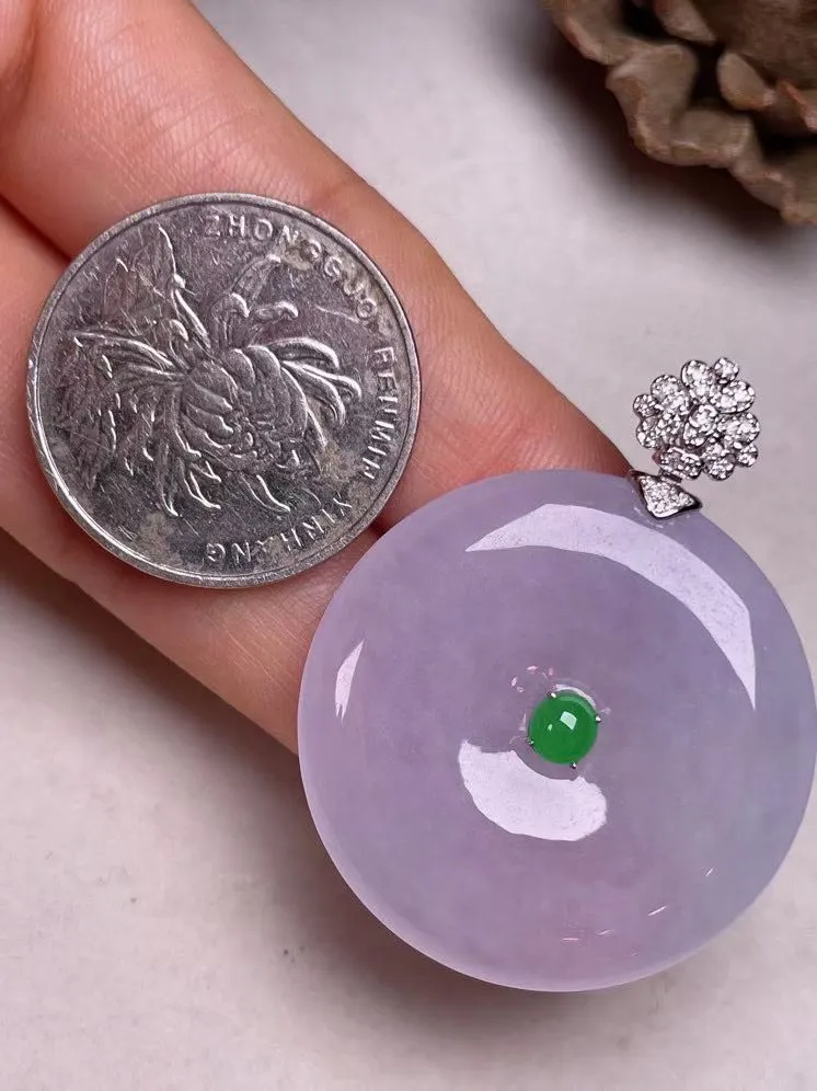 冰糯种淡紫罗兰平安扣吊坠、真金真钻镶嵌，种水好，玉质细腻 .裸石尺寸 32.5*