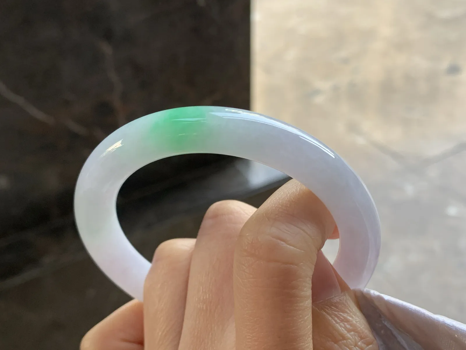 56.5-10

飘绿圆条手镯^_^颜色好看