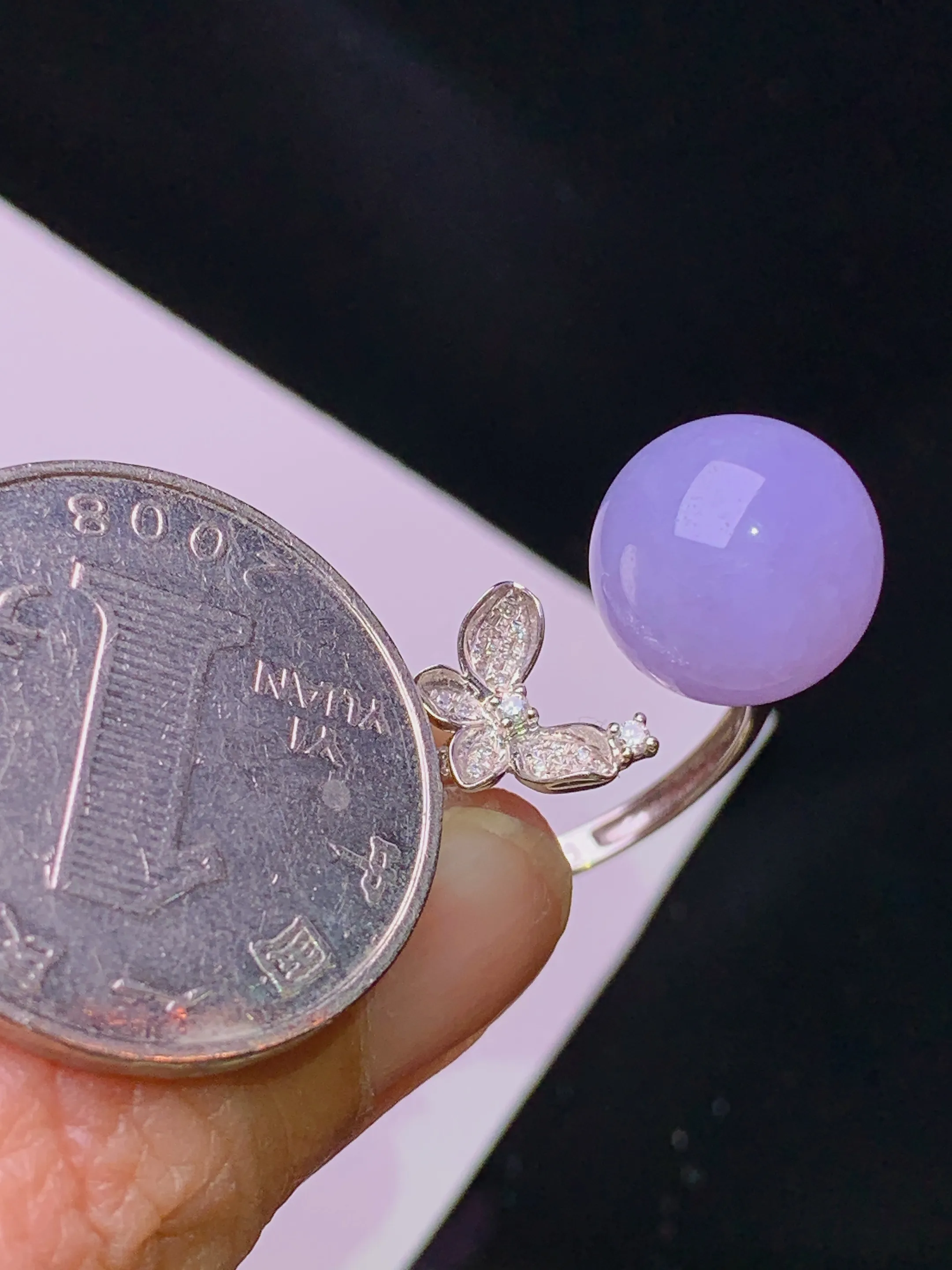 18k金钻镶嵌紫罗兰圆珠戒指 玉质细腻 色泽艳丽清新 圈口14.5 整体尺寸11.8