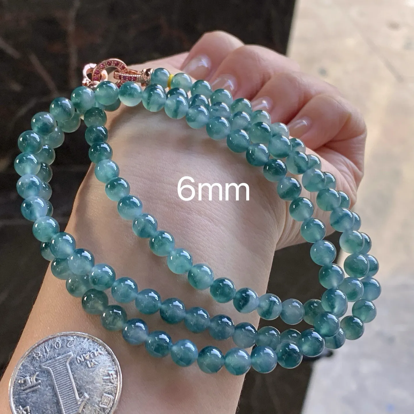 冰种飘花珠链
花色漂亮～