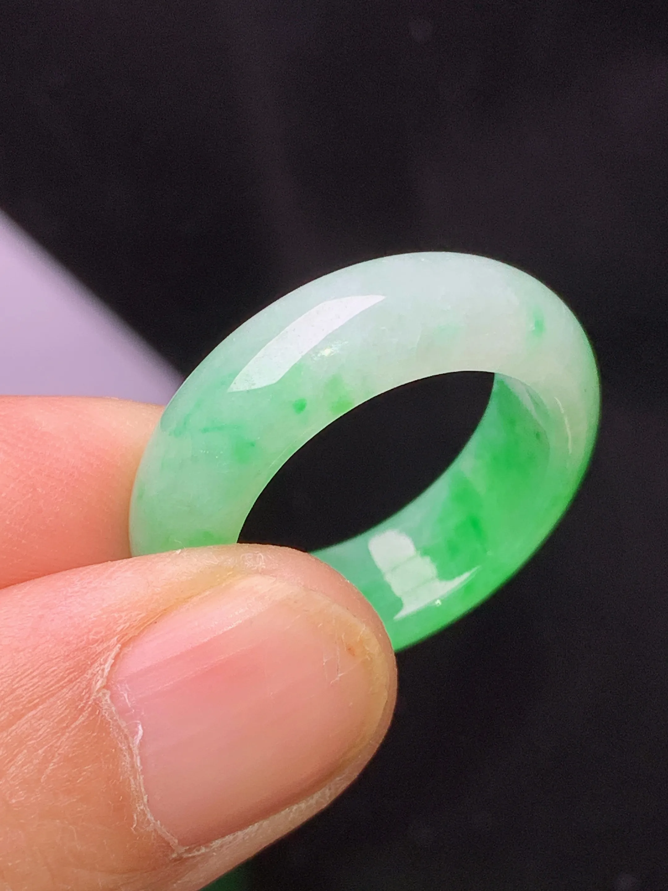 翠绿指环 吊坠 玉质细腻 色泽艳丽清新 圈口14 整体尺寸24.5*6.5*3.8