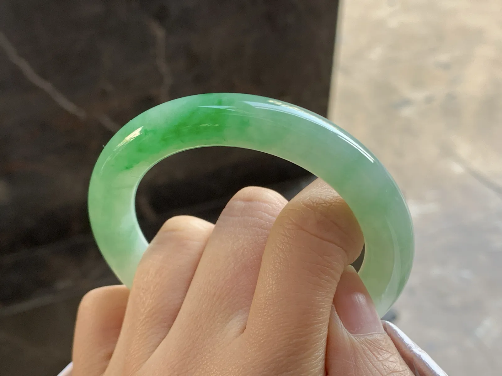 52-10.5

带色圆条手镯^_^颜色好看