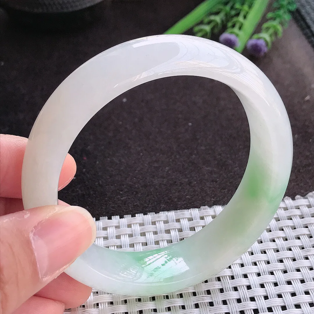 实拍翡翠A货58.5/17/8.6老坑精美温润飘绿手镯翡翠轮胎玉镯女款百搭