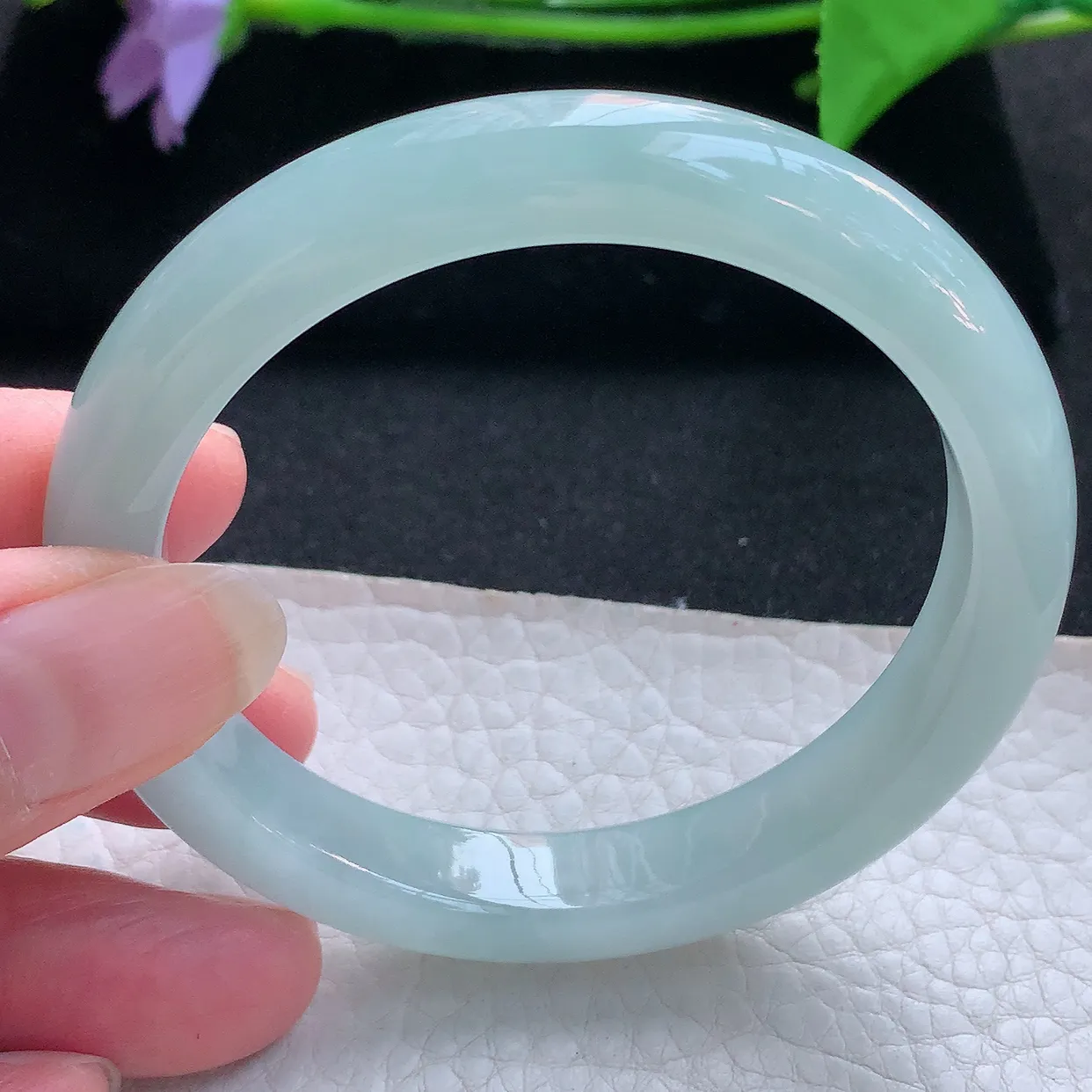 js实拍55*10.3*8平安镯 天然缅甸翡翠玉手镯天空蓝冰润宽边玉手环