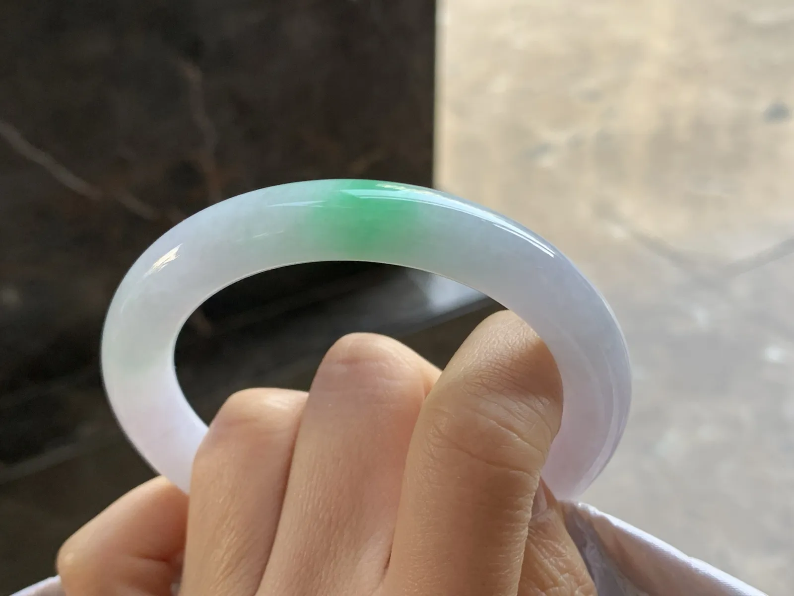 56.5-10

飘绿圆条手镯^_^颜色好看