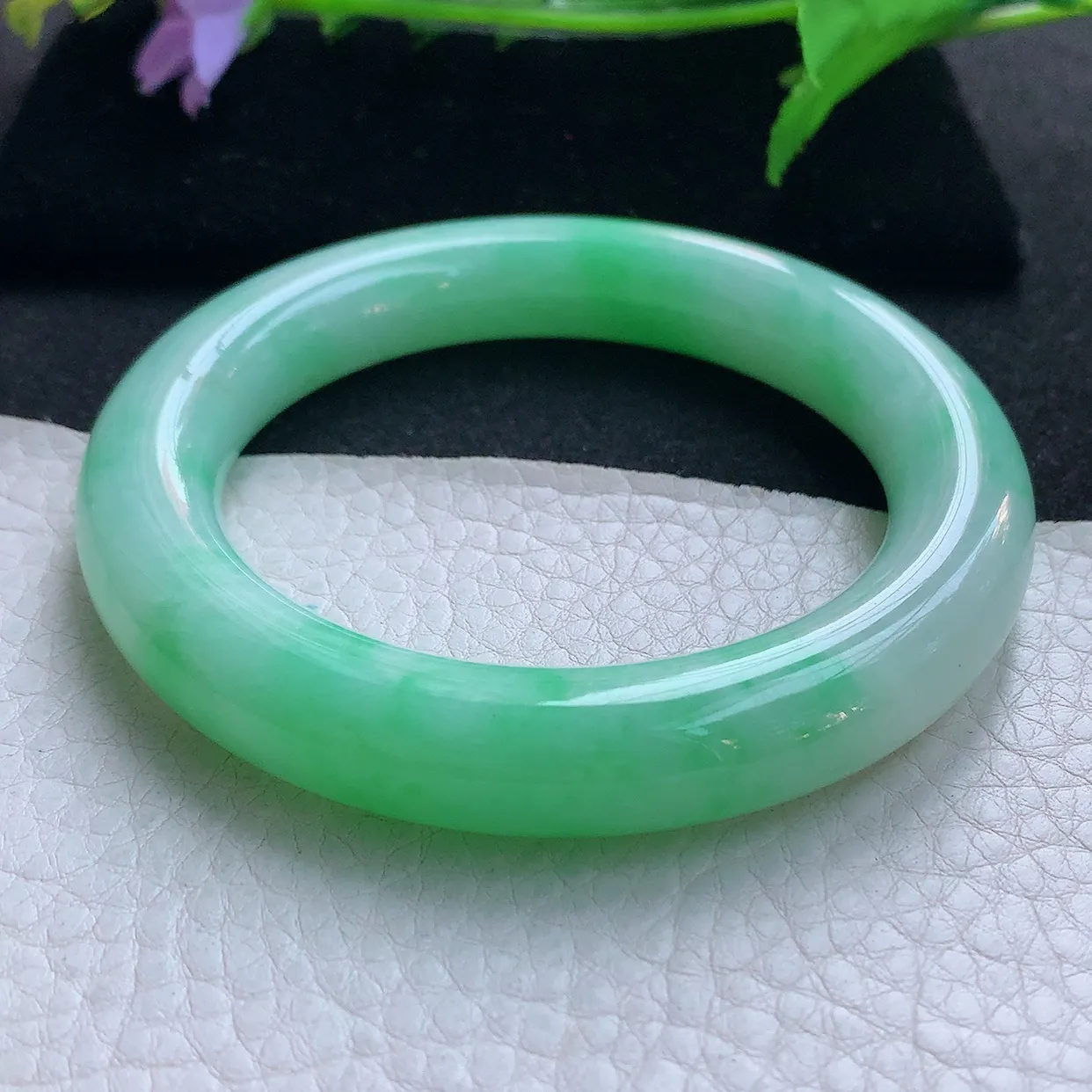 xc收藏款58.3*12胖圆镯 天然缅甸翡翠玉手镯飘绿花水润圆条美人镯