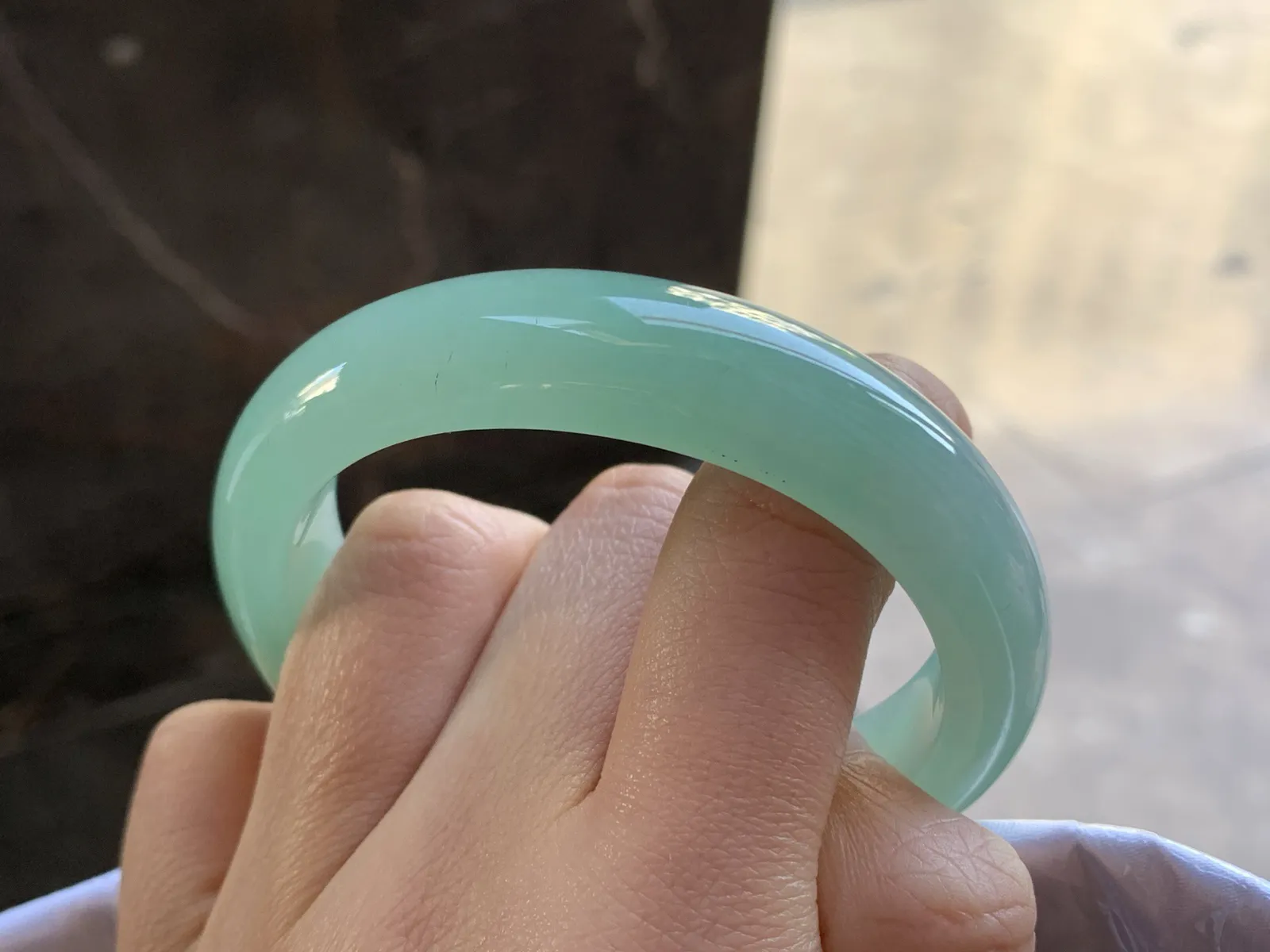 54.5-14-8.5

晴绿贵妃手镯^_^清新 正圈52可以带