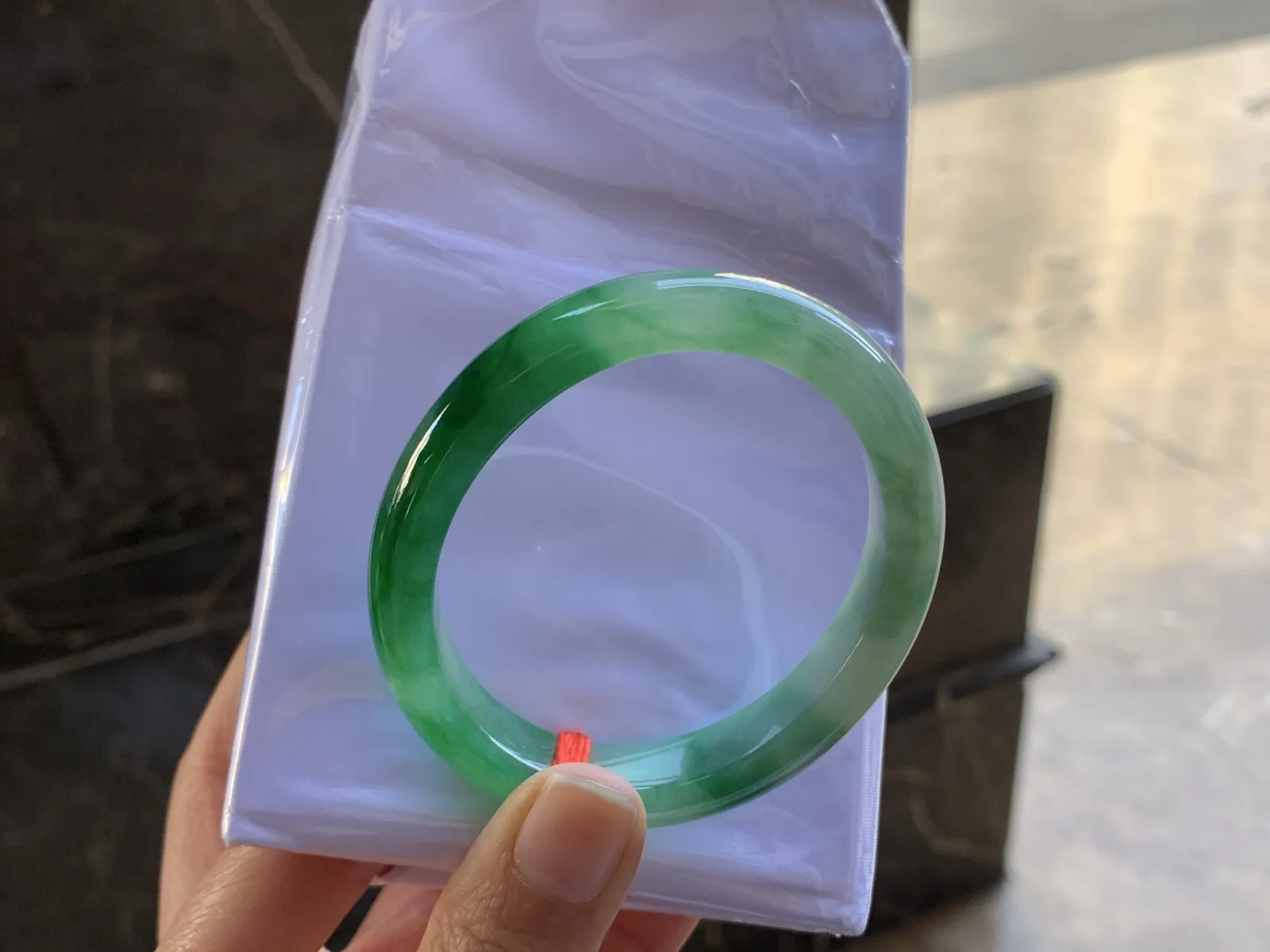 53-11.5-8

辣绿色贵妃手镯^_^浓郁 鲜艳 正圈51可以带