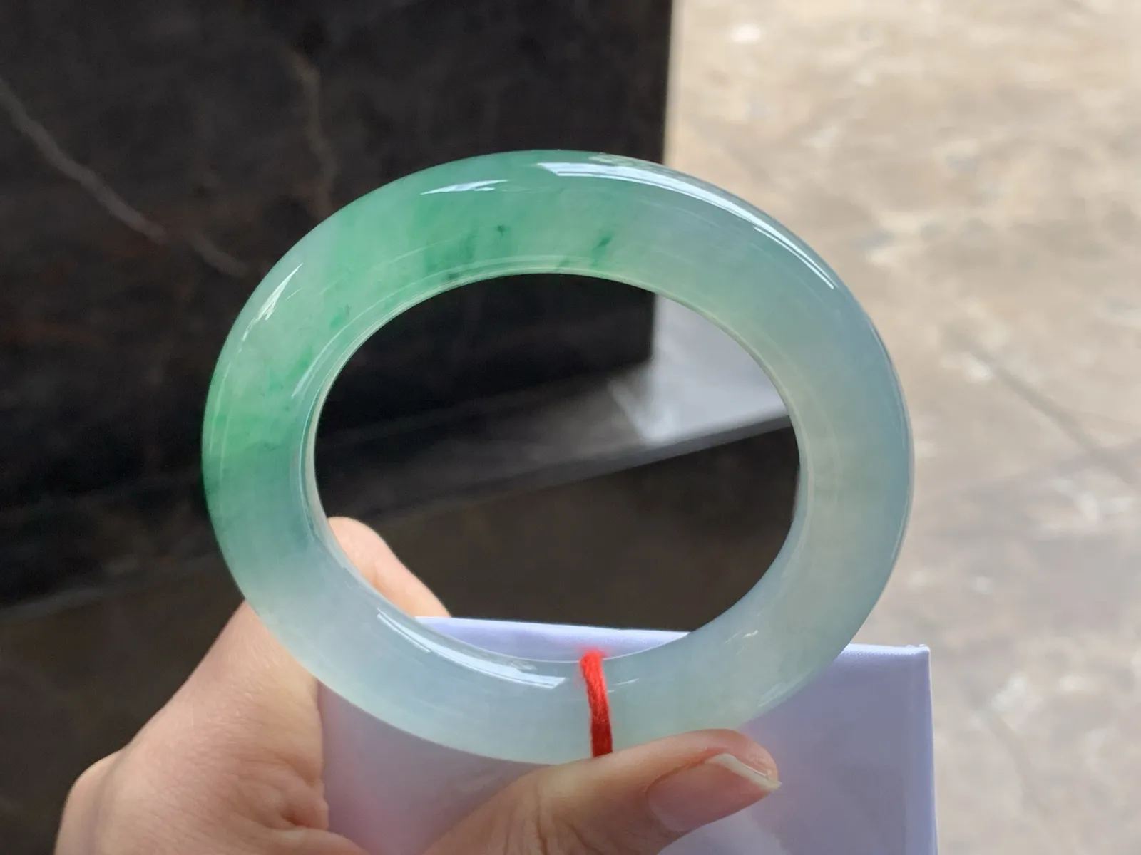 55-12.8

冰绿圆条手镯^_^清新冰透 水润