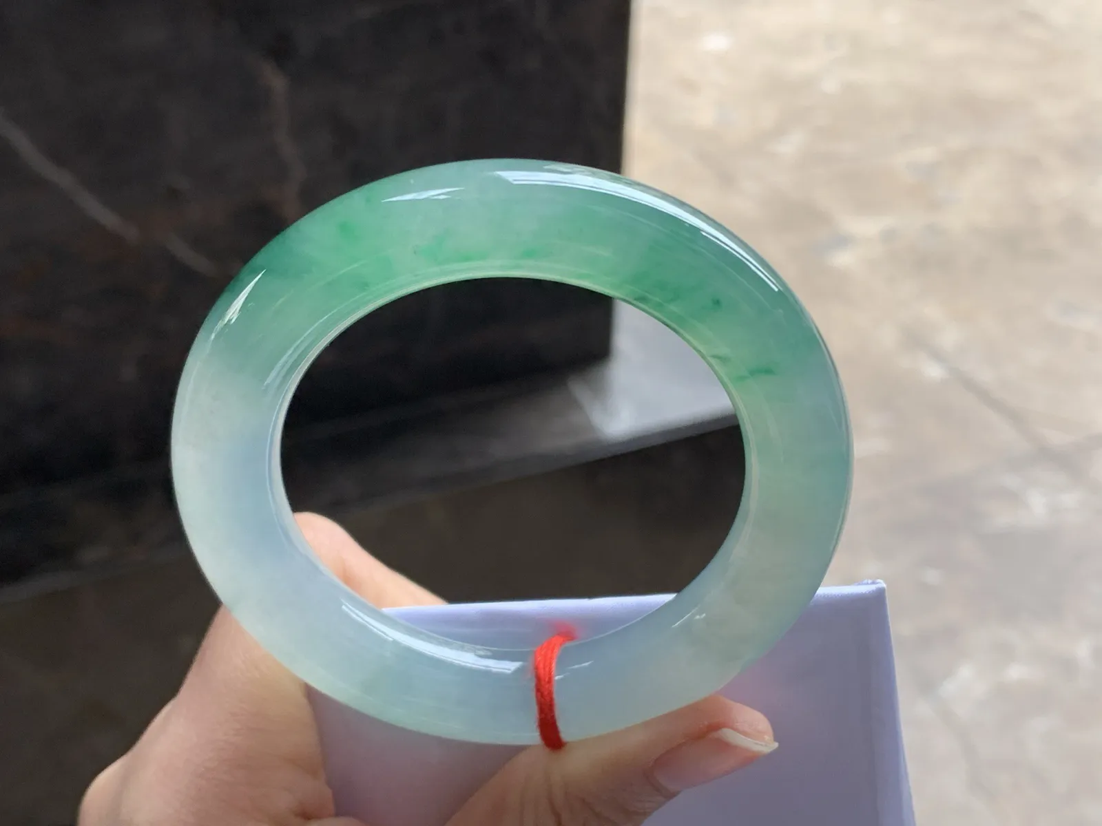 55-12.8

冰绿圆条手镯^_^清新冰透 水润