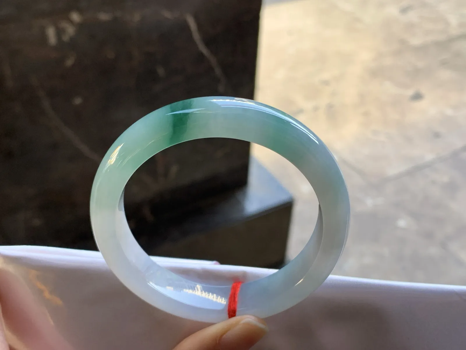 57-13.2-8.6

飘花手镯^_^玉质温润 细腻