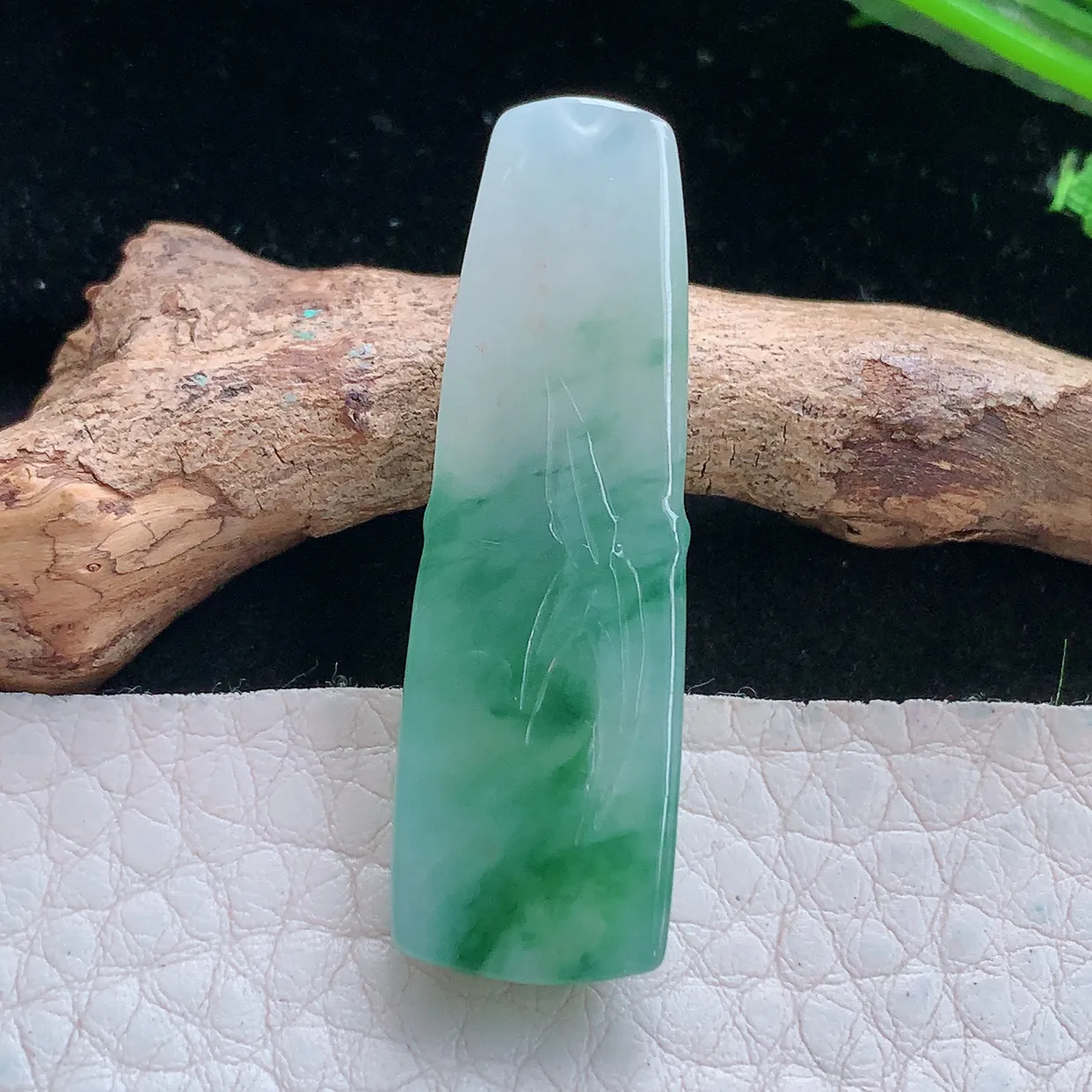 lz实拍39*12.3*6缅甸翡翠精雕冰飘花竹节 节节高玉项坠 玉挂件