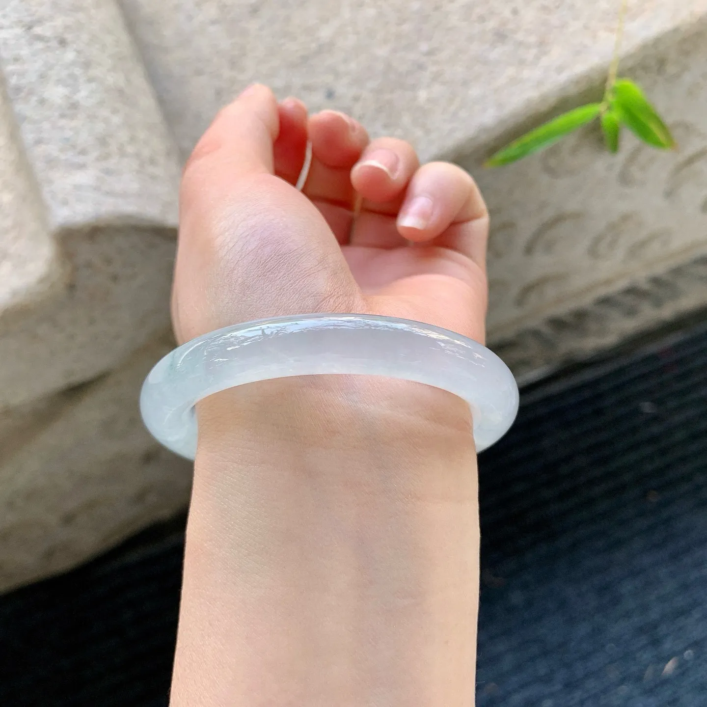 圆条手镯 圈口 53/9.3/9.3
清透水润，种老细腻