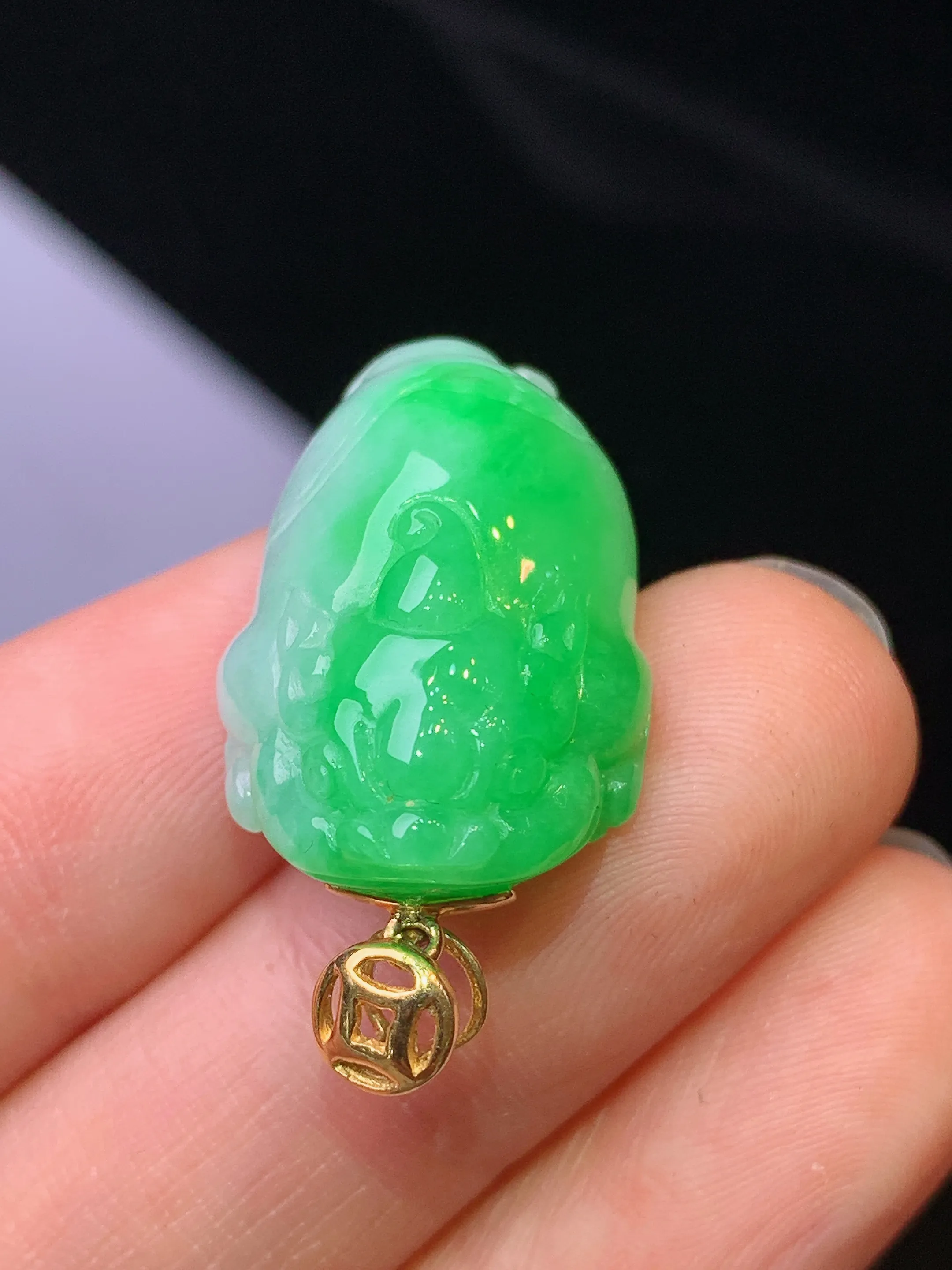 18k金镶嵌翠绿金蟾吊坠 玉质细腻 色泽艳丽清新 整体尺寸29.5*15.8*10.5