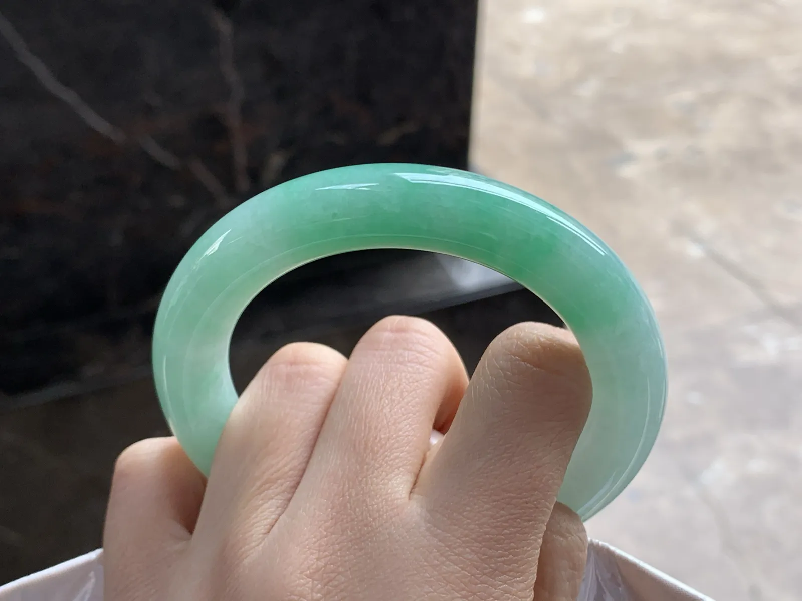 56.5-11.2

阳绿色圆条手镯^_^色阳鲜艳