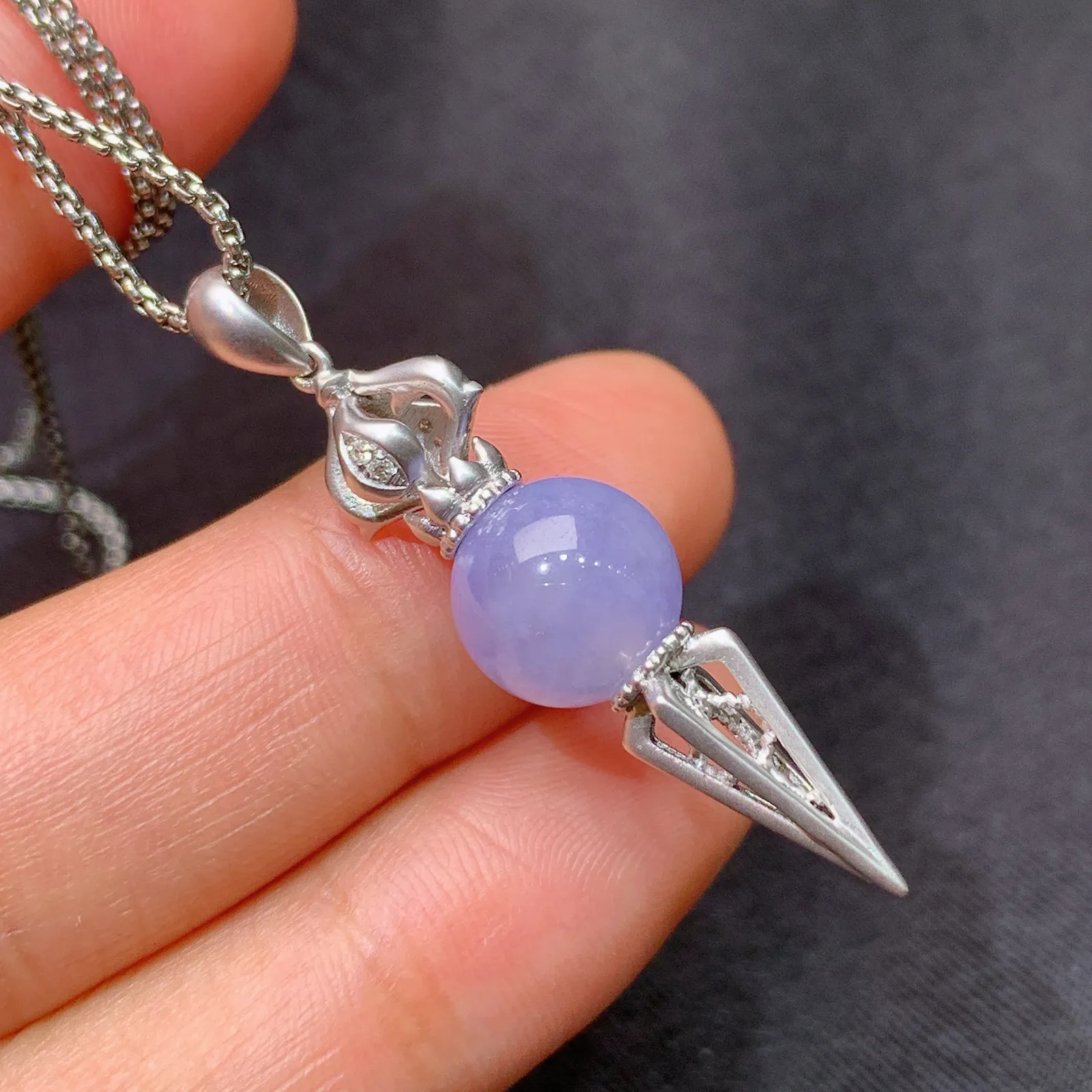 紫罗兰圆珠吊坠，18k金镶嵌，温润细腻，色泽鲜艳，种水足，Xu 尺寸39.1*9.5