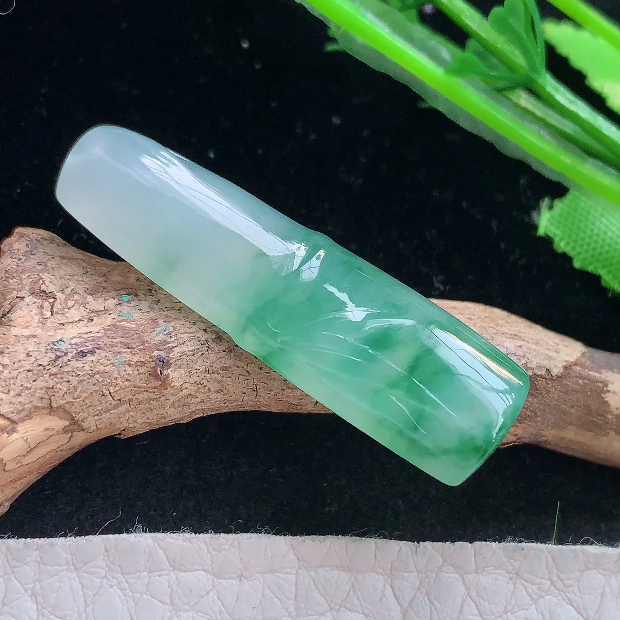 lz实拍39*12.3*6缅甸翡翠精雕冰飘花竹节 节节高玉项坠 玉挂件