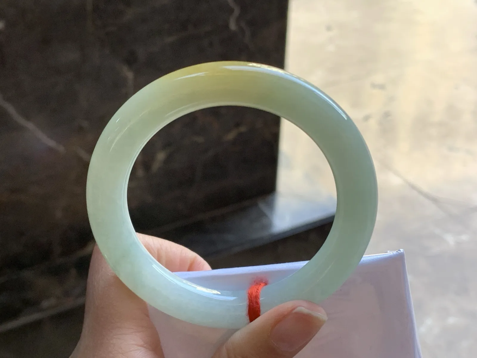 55.5-9.7

黄翡圆条手镯^_^玉质温润