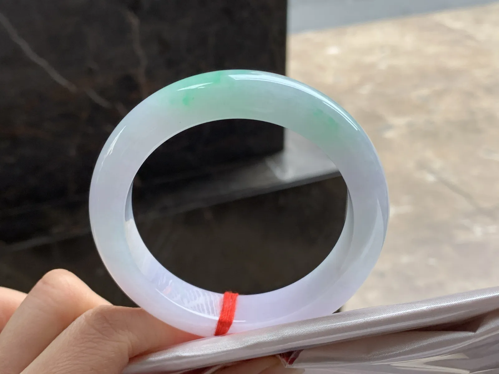 56-12.5-9.3

春带彩手镯^_^颜色好看 细腻