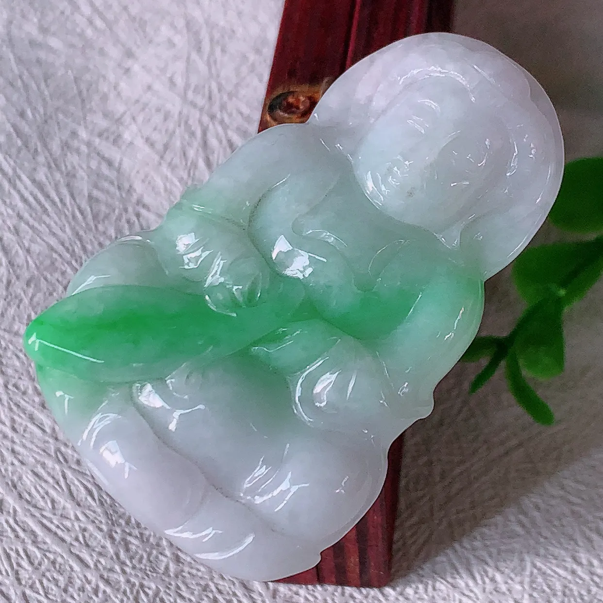 自然光实拍，冰润飘绿翡翠保平安观音菩萨吊坠，玉质莹润，佩戴佳品，#47.10