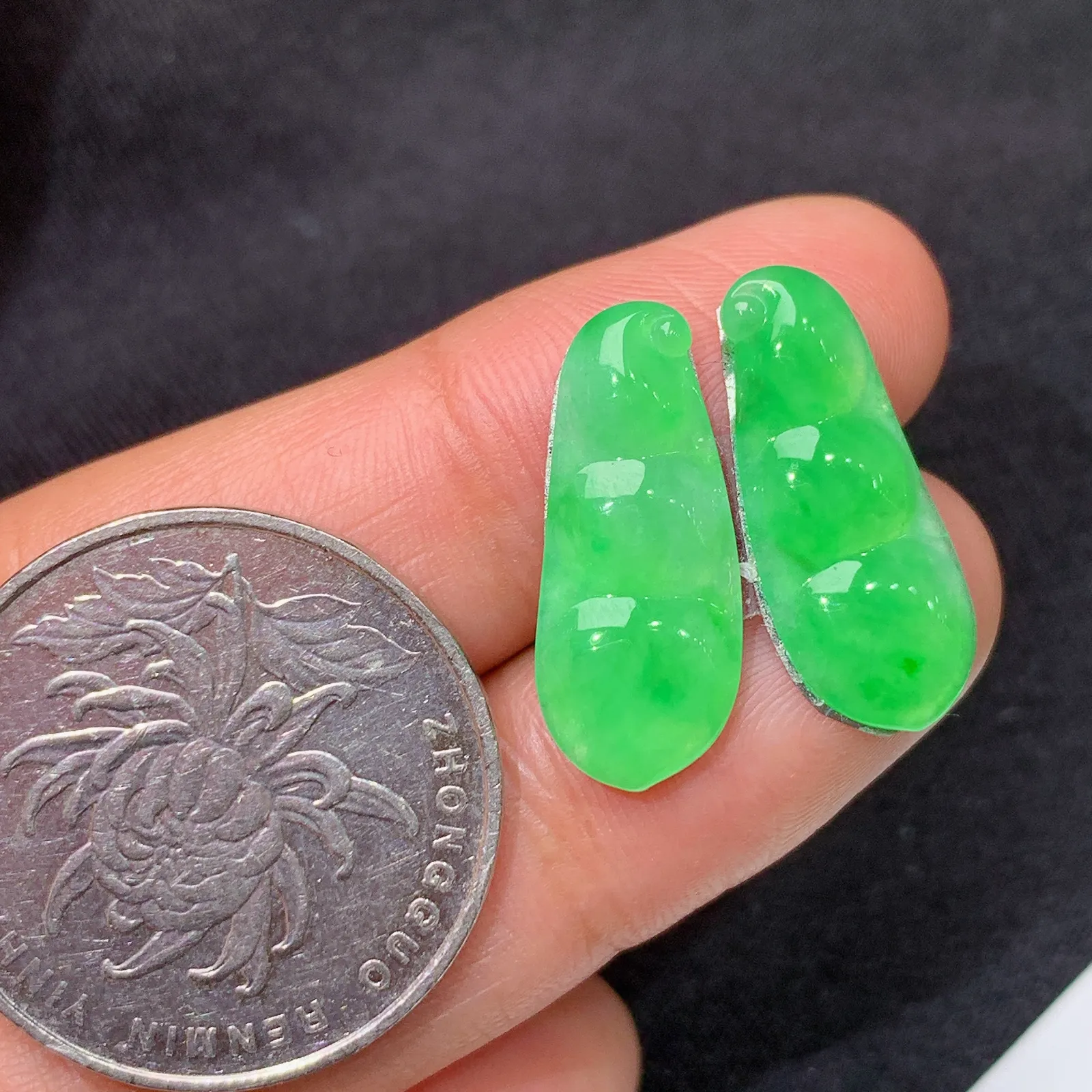 甜阳绿福豆一对，镶嵌佳品，冰润色阳，玉质细腻，种水足，Ht 尺寸20.2*8*2