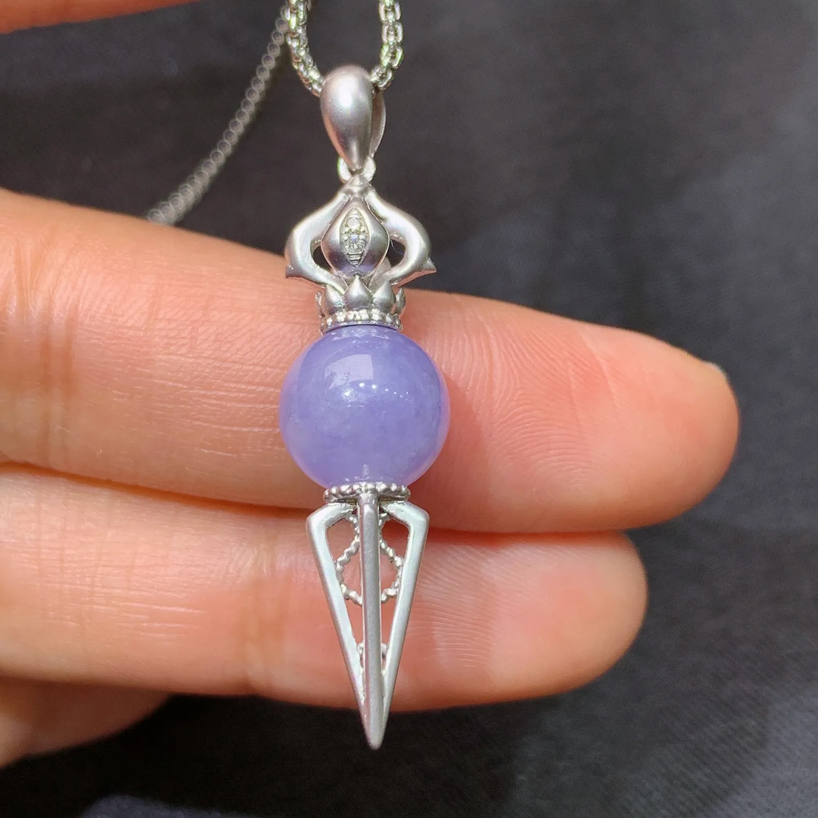 紫罗兰圆珠吊坠，18k金镶嵌，温润细腻，色泽鲜艳，种水足，Xu 尺寸39.1*9.5