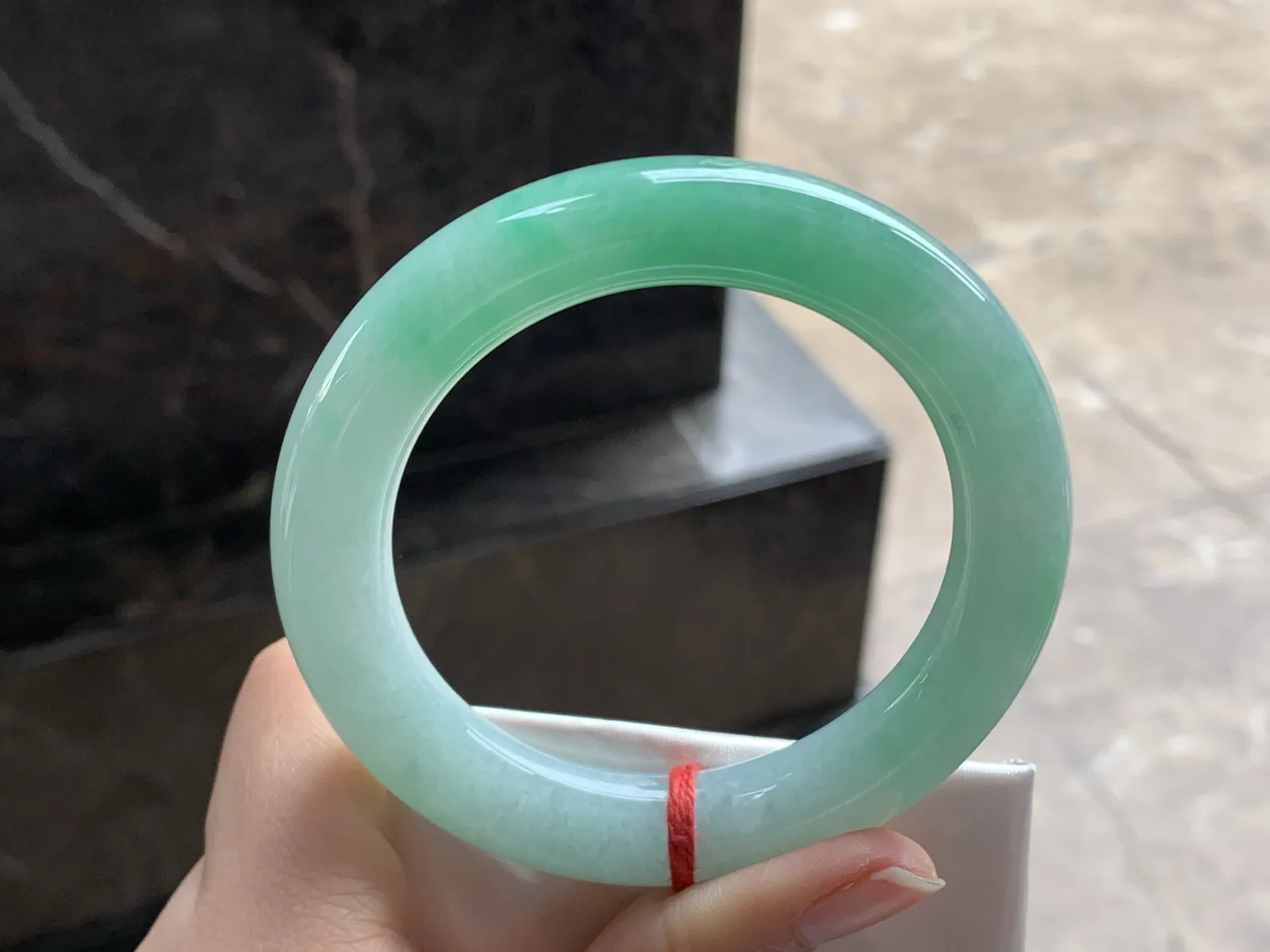 56.5-11.2

阳绿色圆条手镯^_^色阳鲜艳