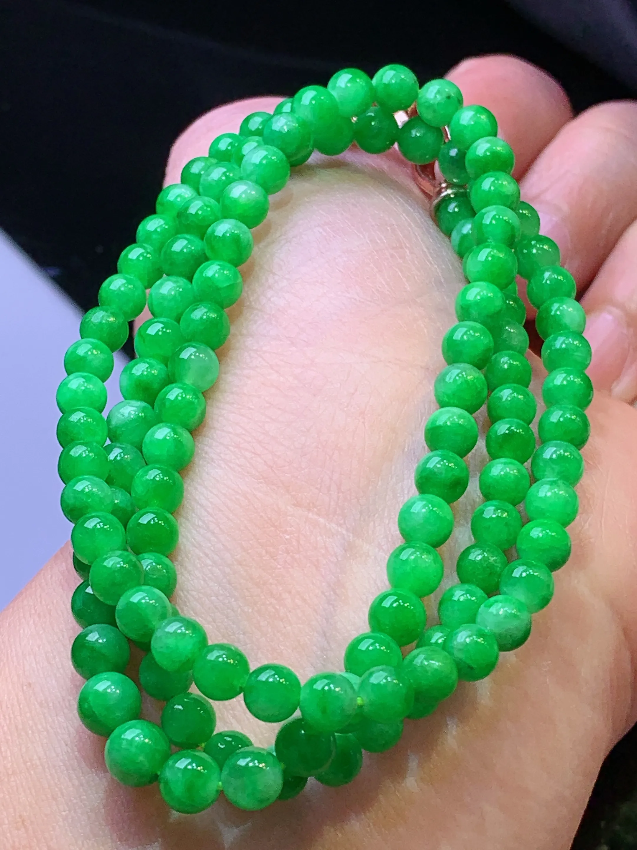翠绿圆珠项链 玉质细腻 色泽艳丽清新 整体尺寸5