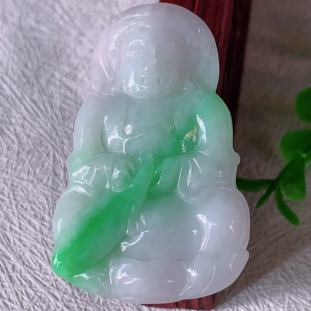 自然光实拍，冰润飘绿翡翠保平安观音菩萨吊坠，玉质莹润，佩戴佳品，#47.10