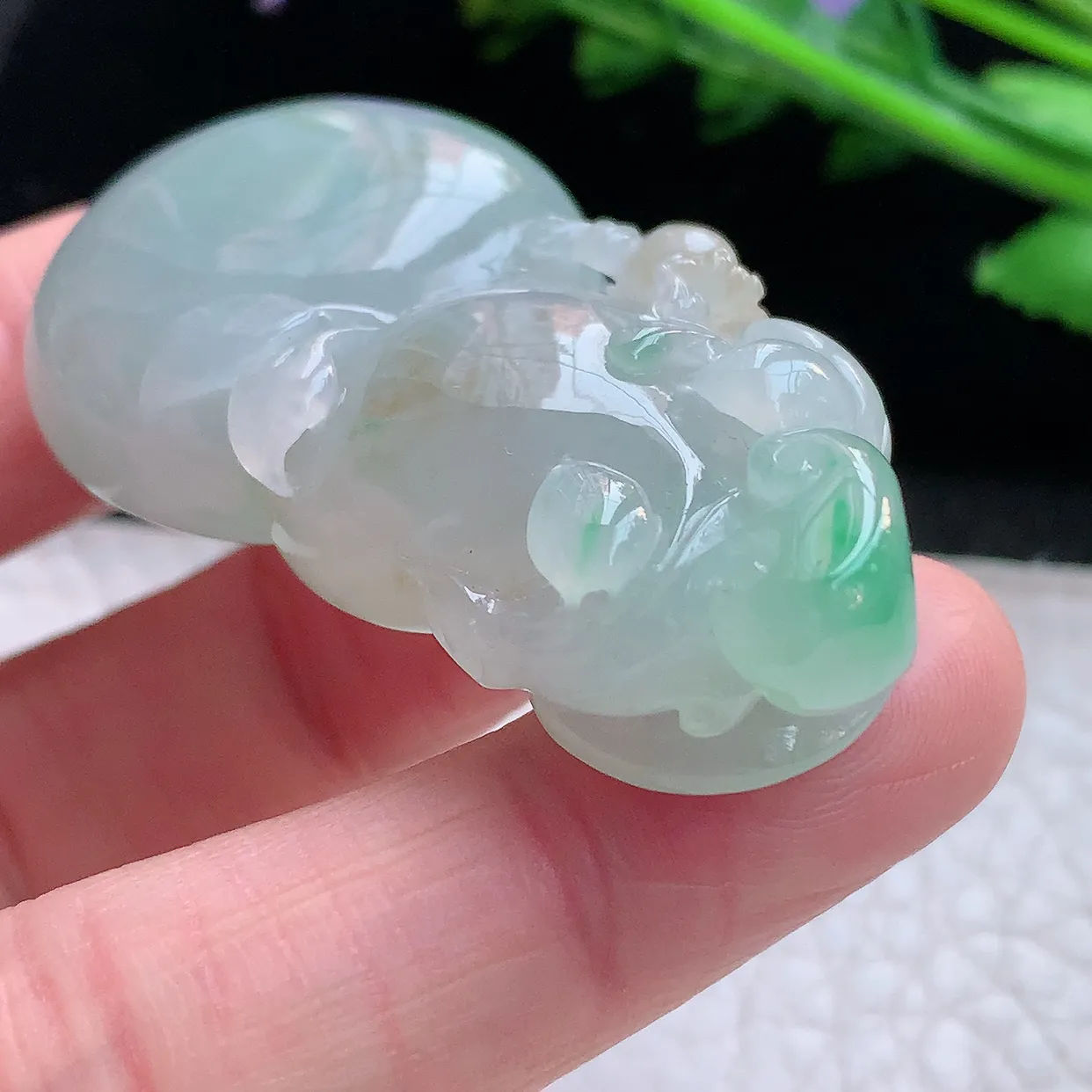 lz实拍53.5*29*12.2缅甸翡翠精雕冰胶飘绿大葫芦玉项坠 玉挂件