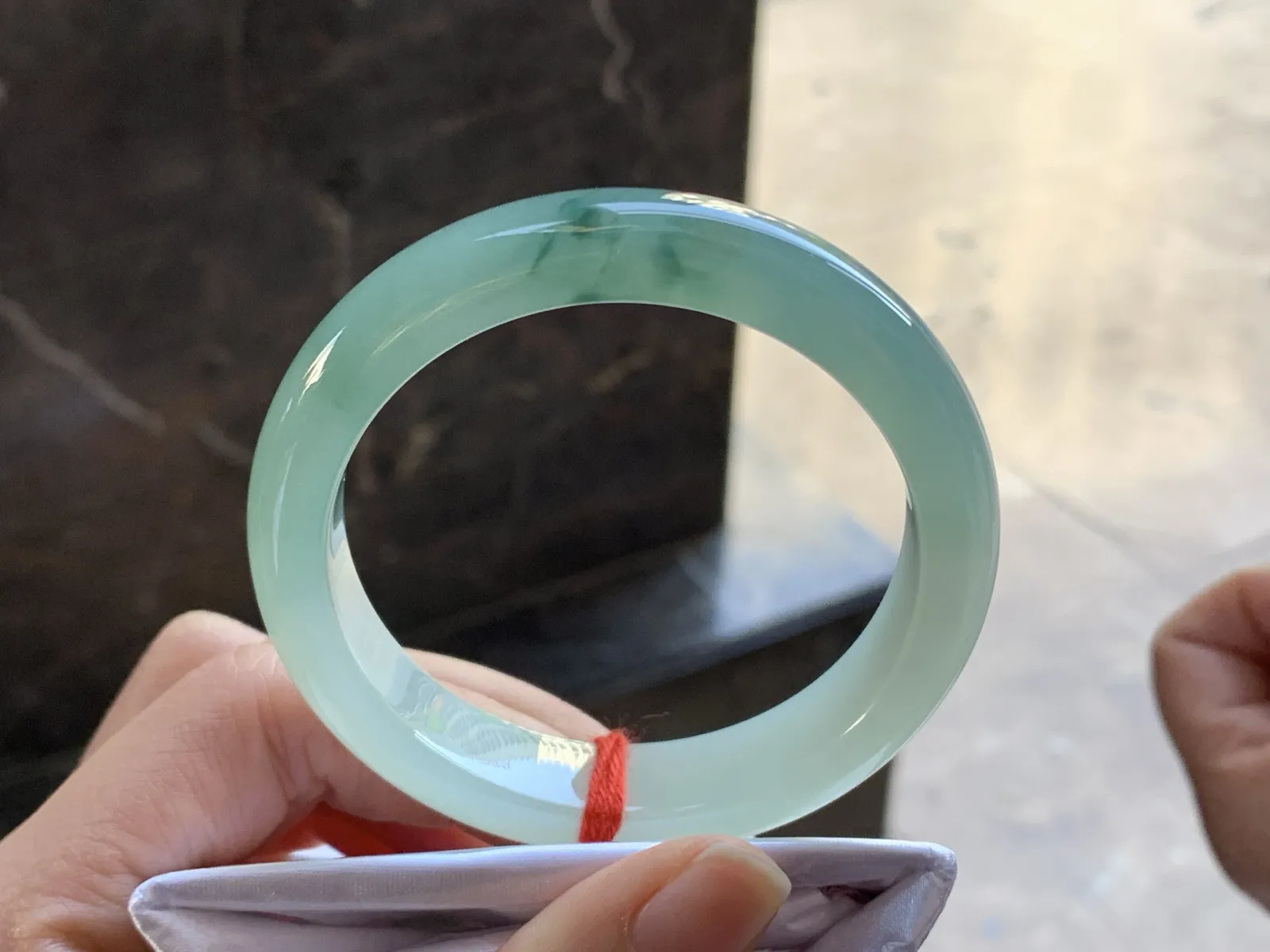 54-13-8.5

蓝花手镯^_^鲜艳 玉质温润