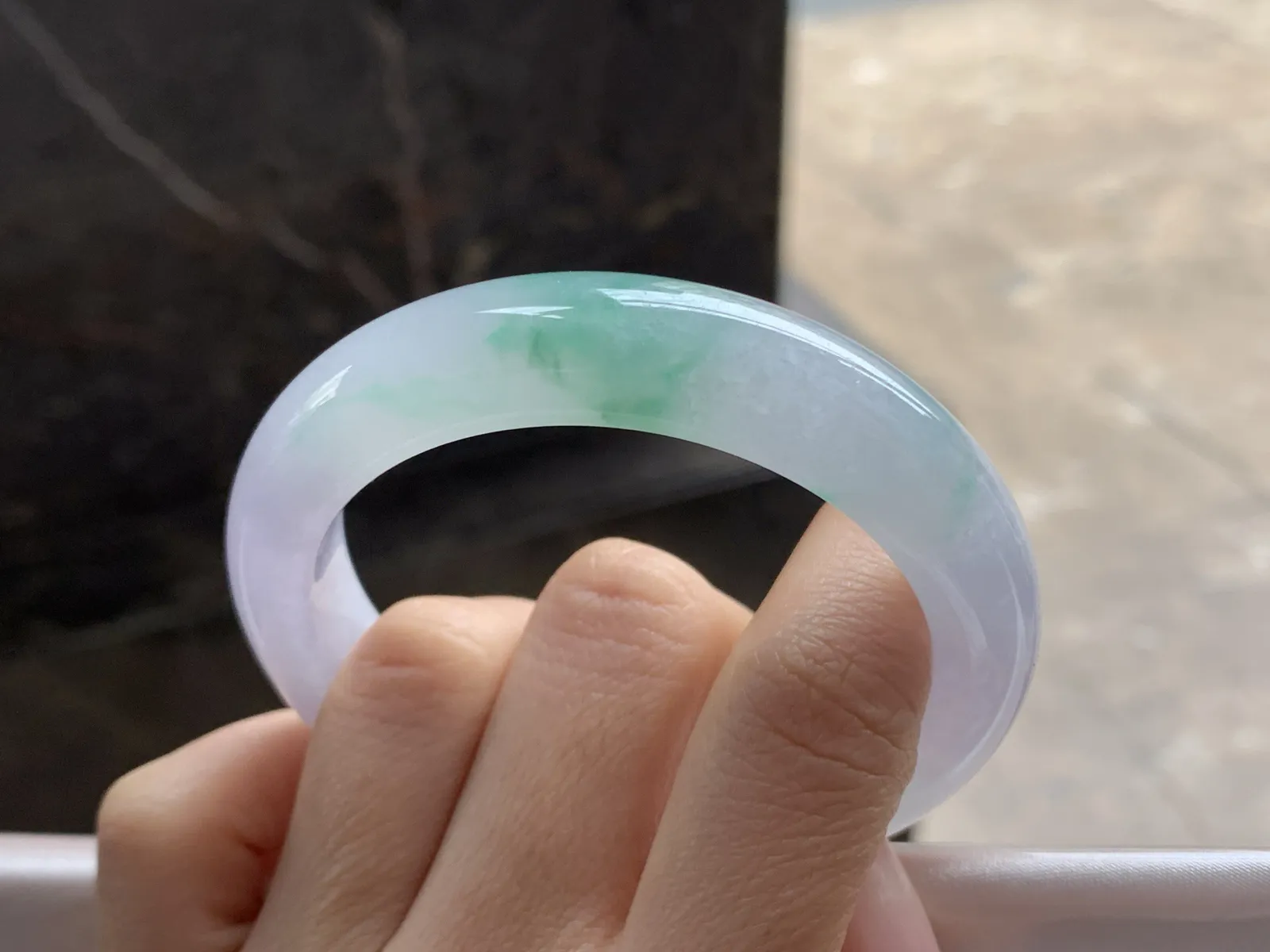 53.5-12-8.8

紫底绿花手镯^_^清新细腻