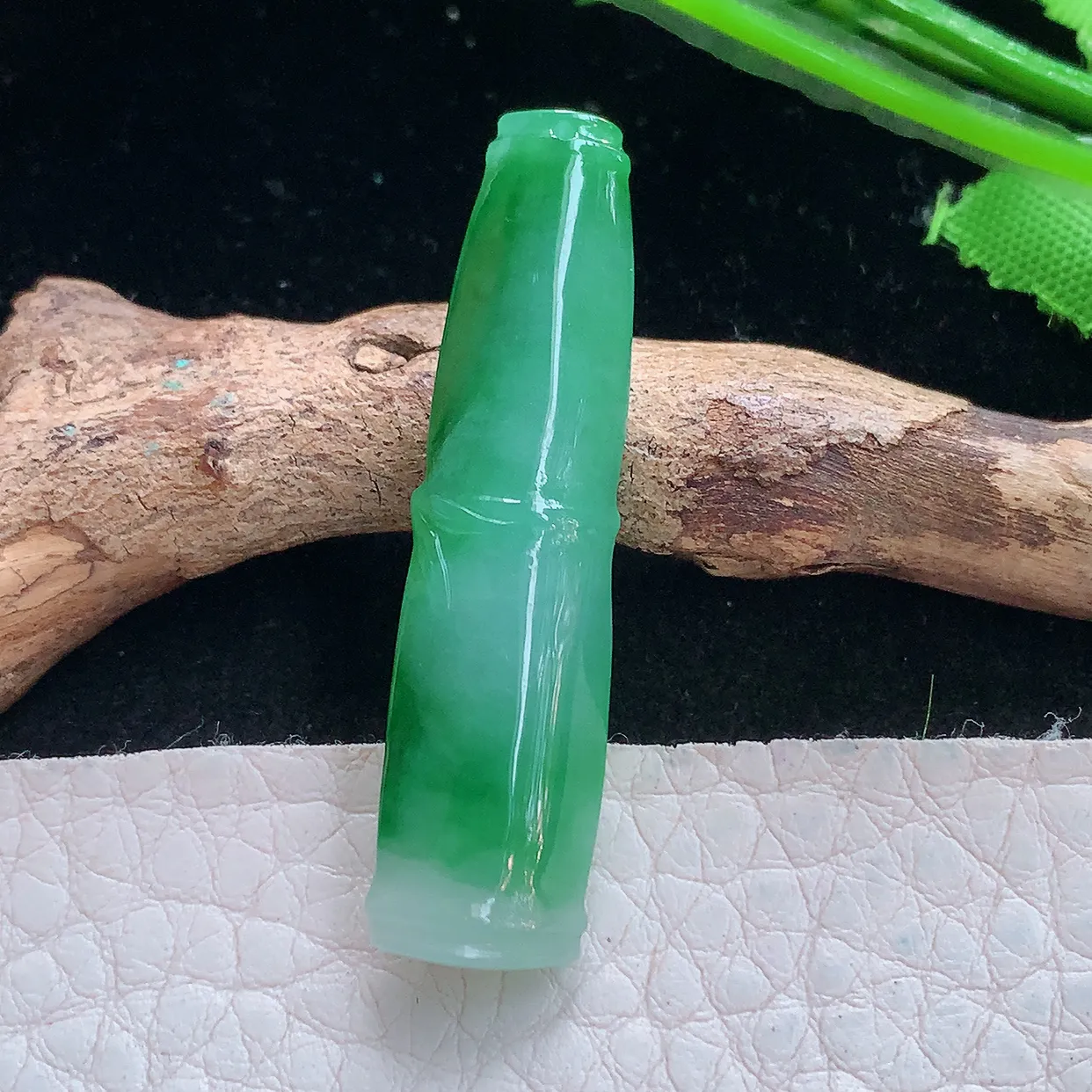 lz实拍39.6*10.2*6.3缅甸翡翠精雕冰绿竹节 节节高玉项坠 玉挂件