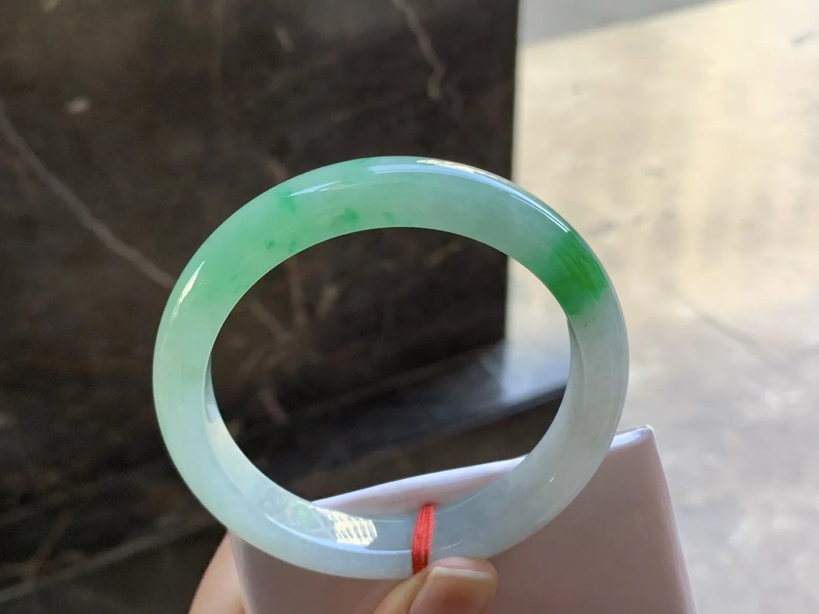 56-11.6-8

阳绿色手镯^_^色阳 细腻