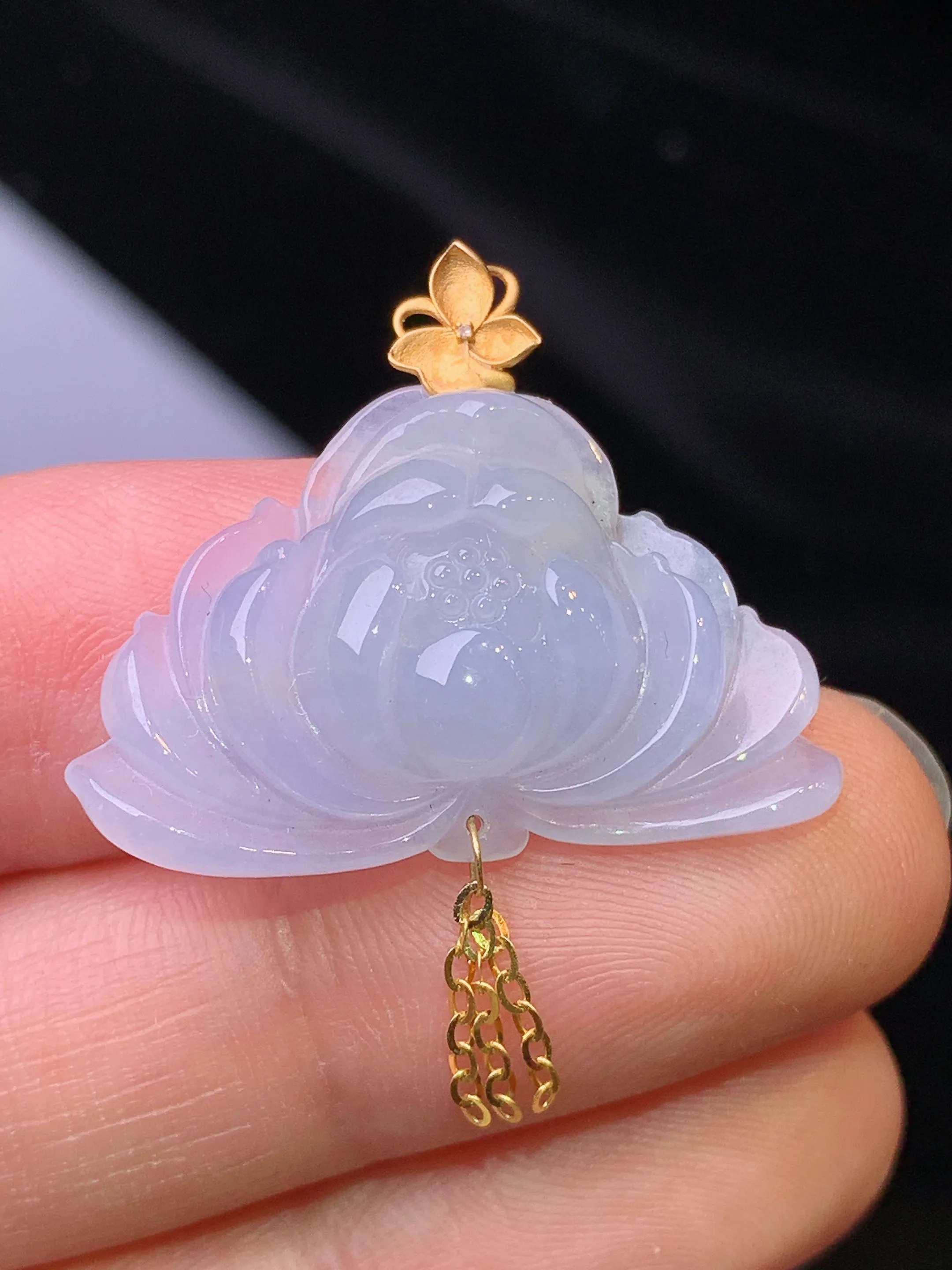18k金镶嵌淡紫罗兰莲花吊坠 玉质细腻 色泽艳丽清新 整体尺寸33.2*27.2*5.3