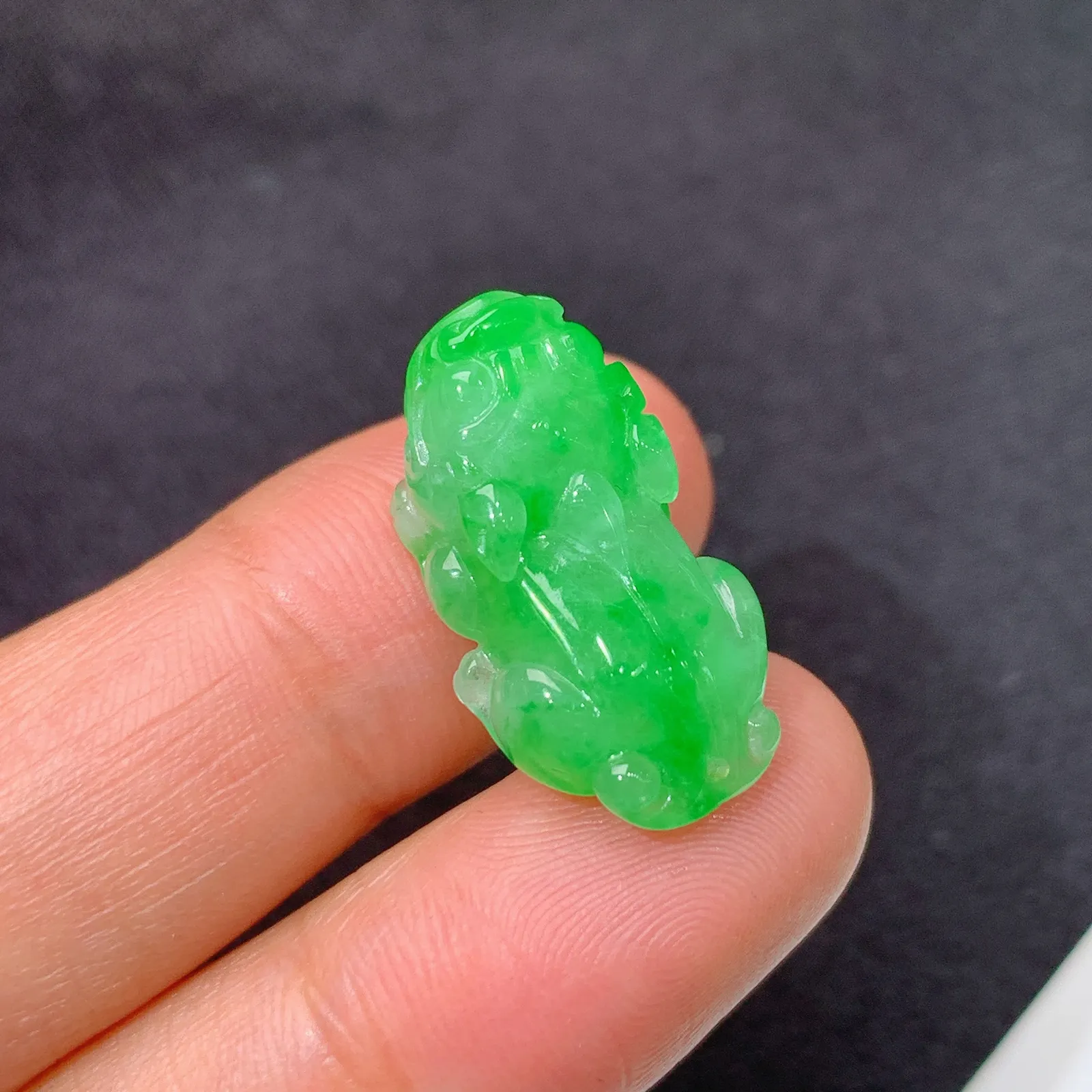 冰阳绿貔貅，冰润色阳，玉质细腻，种水足，zha 尺寸21.5*11.6*9.6