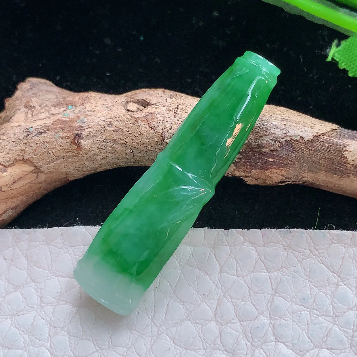 lz实拍39.6*10.2*6.3缅甸翡翠精雕冰绿竹节 节节高玉项坠 玉挂件