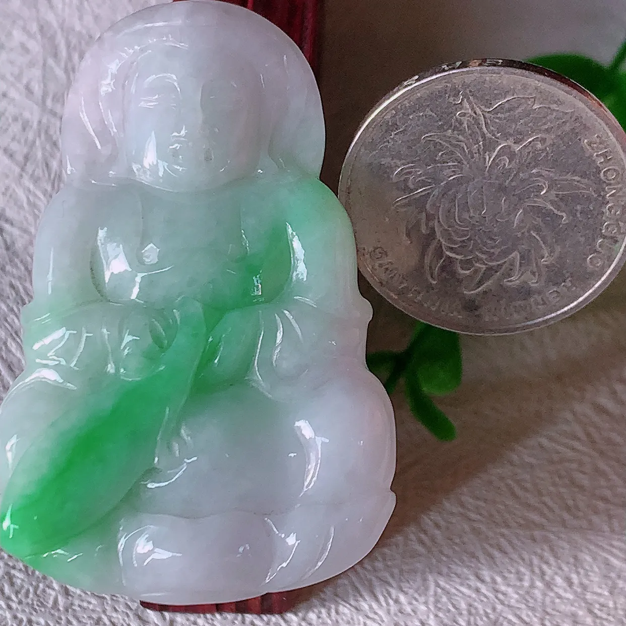 自然光实拍，冰润飘绿翡翠保平安观音菩萨吊坠，玉质莹润，佩戴佳品，#47.10