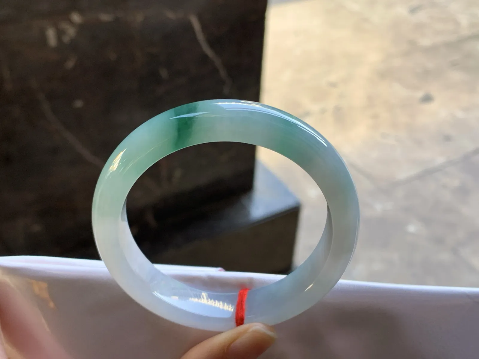 57-13.2-8.6

飘花手镯^_^玉质温润 细腻