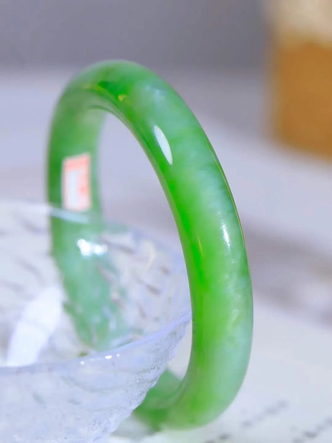 【温润如心.镯】

精品️和田玉碧玉猫眼手镯，精选上等碧玉料，色泽清透，质地细腻。佩戴它，感受千年玉文化的温润与优雅，愿它为您带来平安与幸福。重53克  尺寸57-12-8.5mm  10161011A