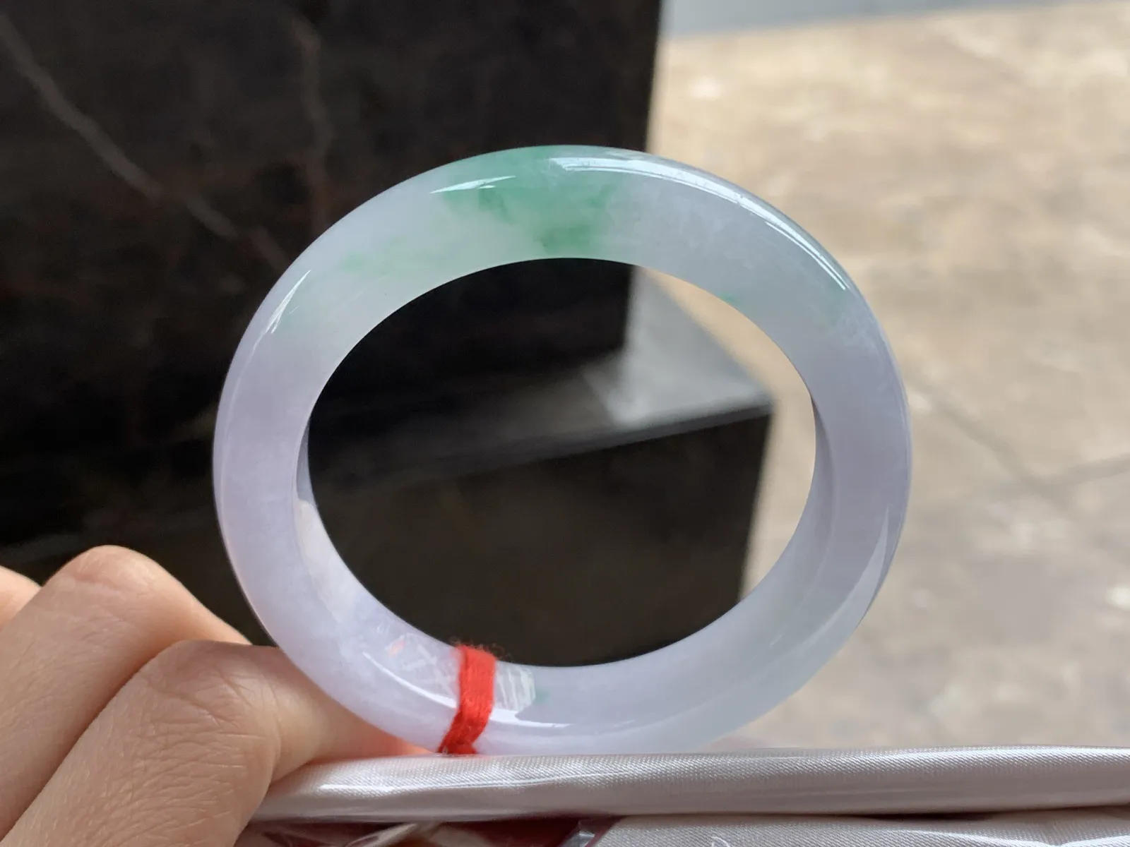 53.5-12-8.8

紫底绿花手镯^_^清新细腻