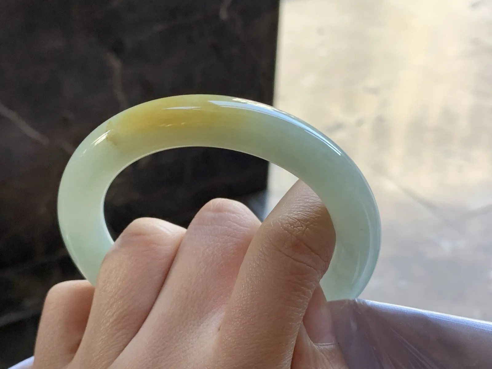 55.5-9.7

黄翡圆条手镯^_^玉质温润