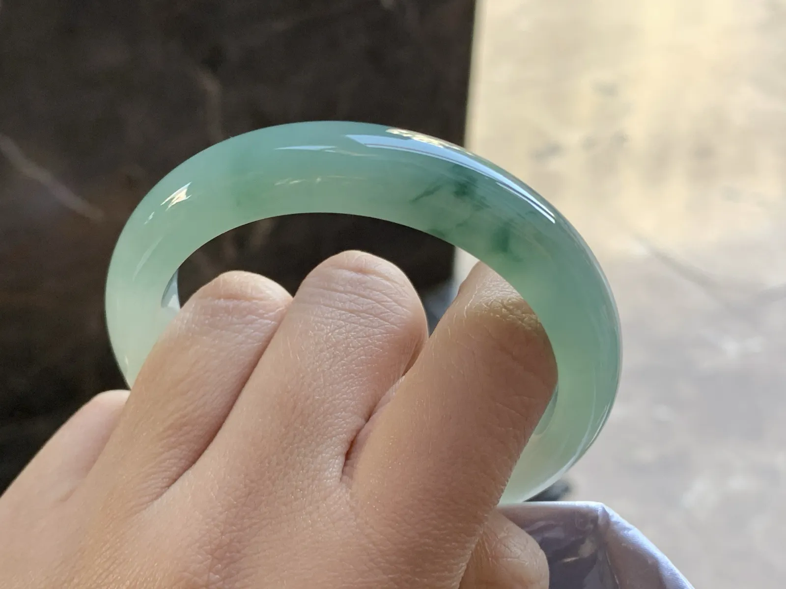 54-13-8.5

蓝花手镯^_^鲜艳 玉质温润