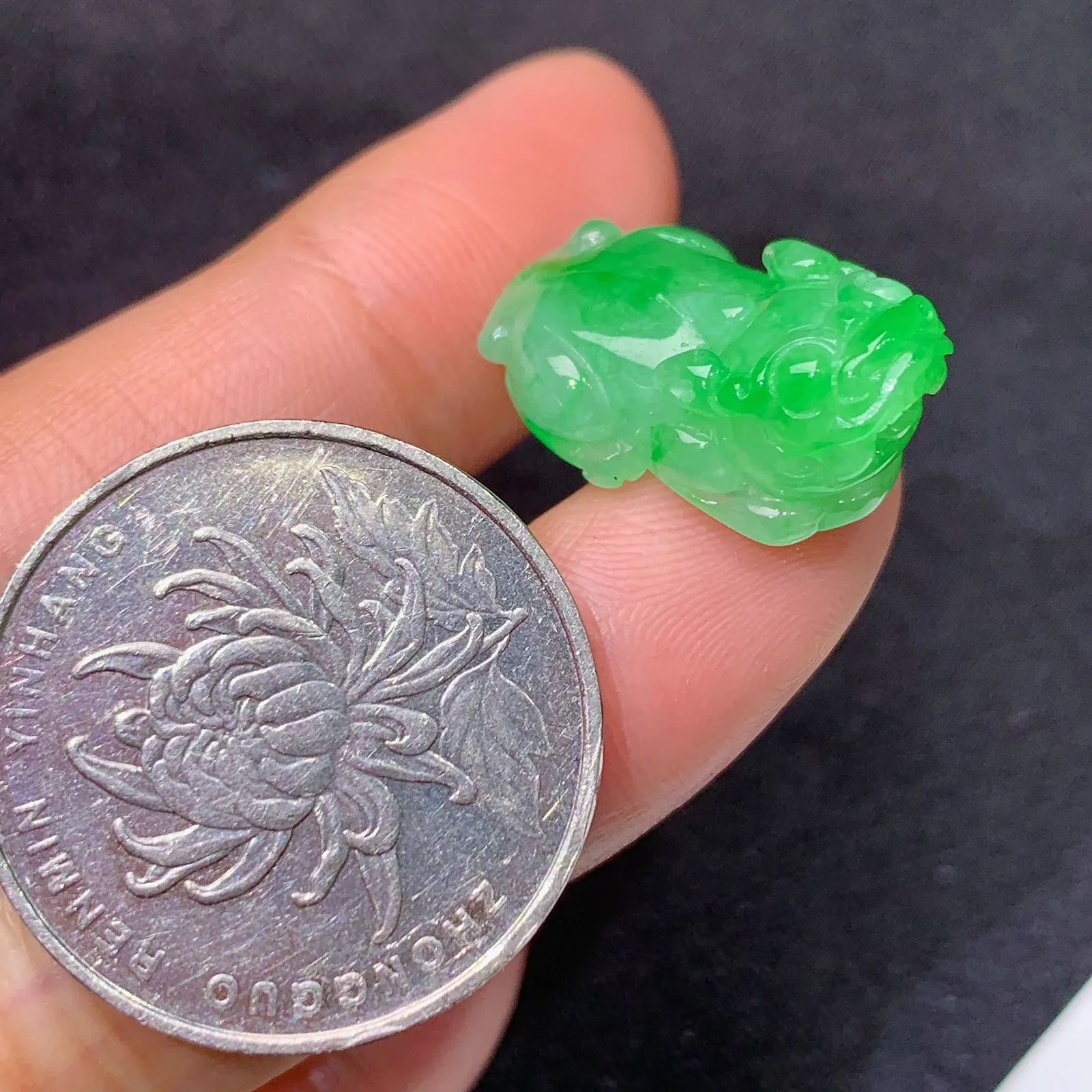 冰阳绿貔貅，冰润色阳，玉质细腻，种水足，zha 尺寸21.5*11.6*9.6