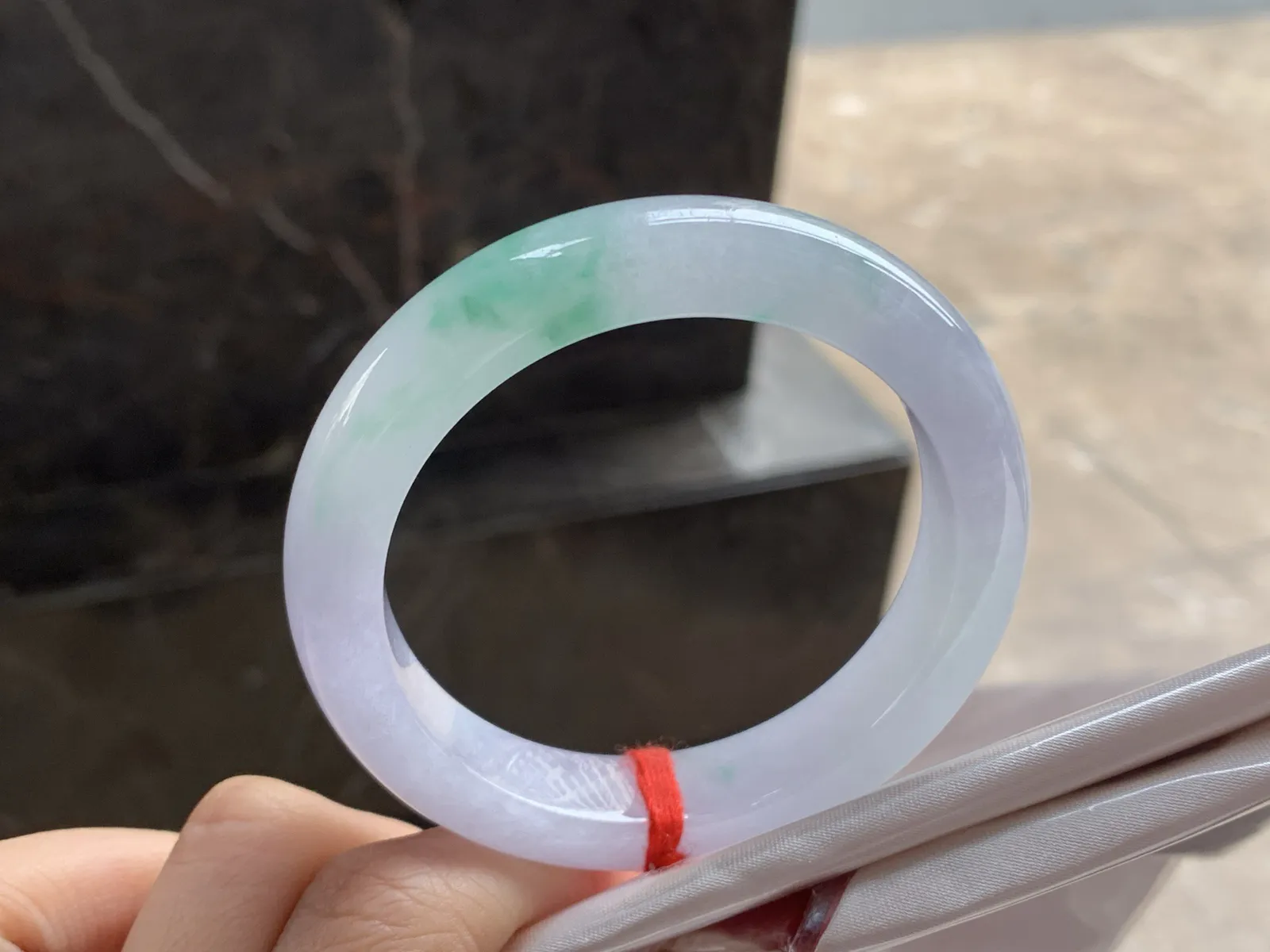 53.5-12-8.8

紫底绿花手镯^_^清新细腻