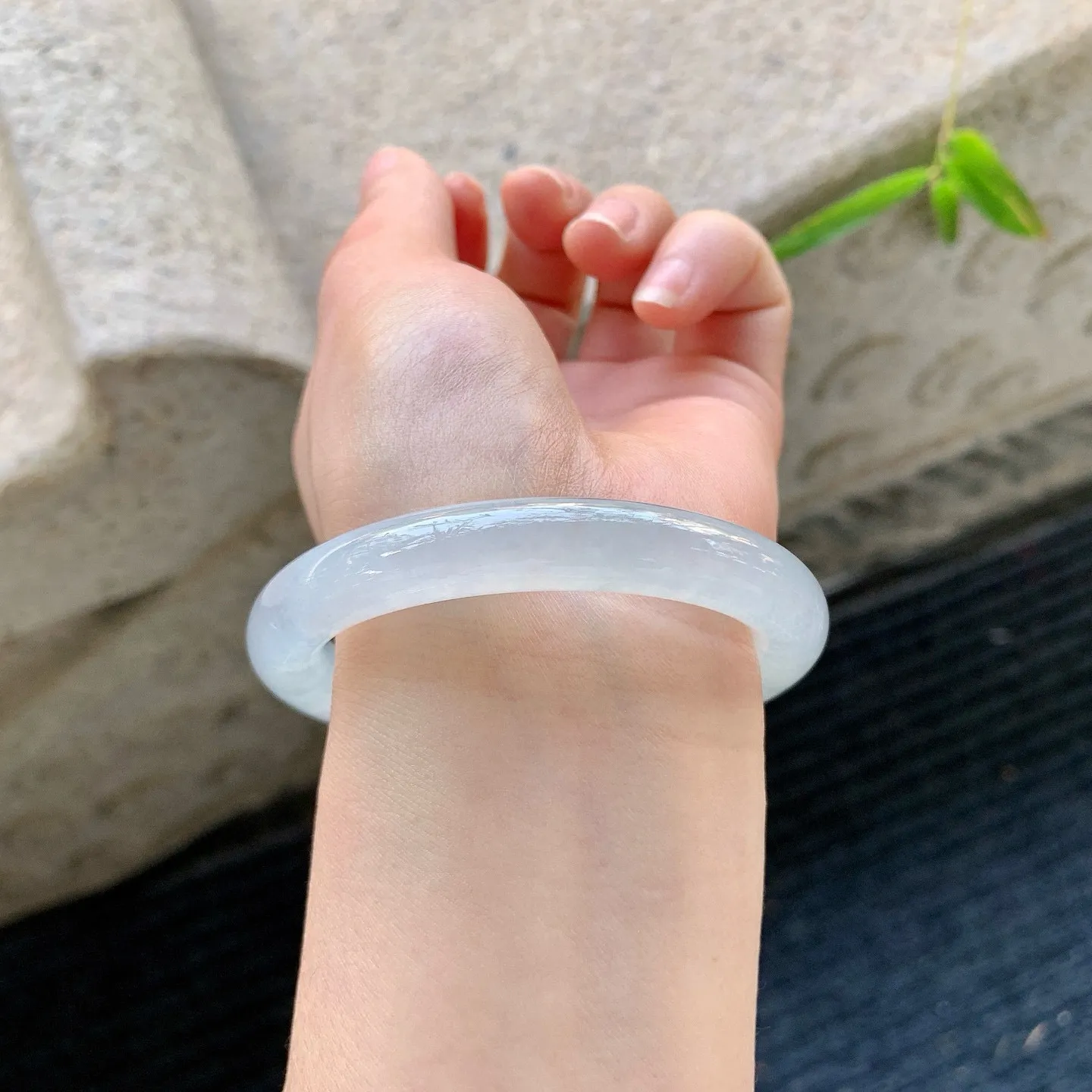 圆条手镯 圈口 53/9.3/9.3
清透水润，种老细腻