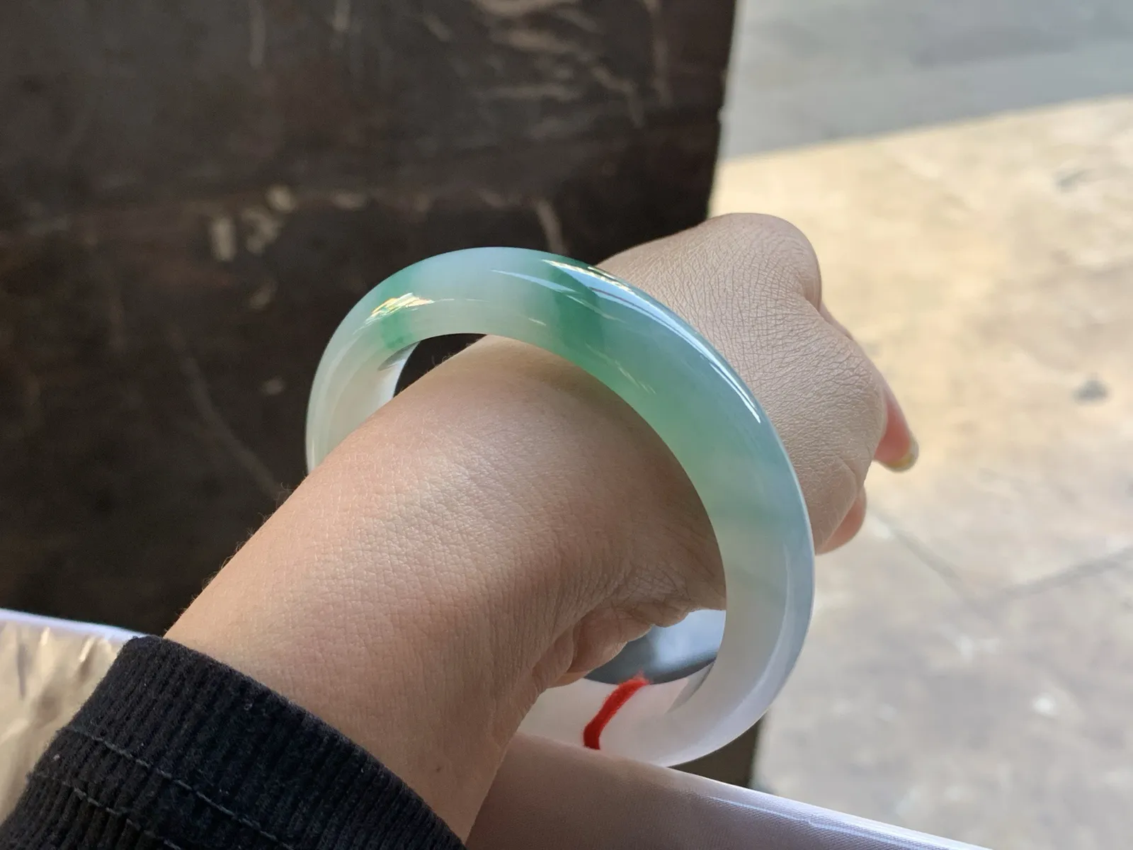 57-13.2-8.6

飘花手镯^_^玉质温润 细腻